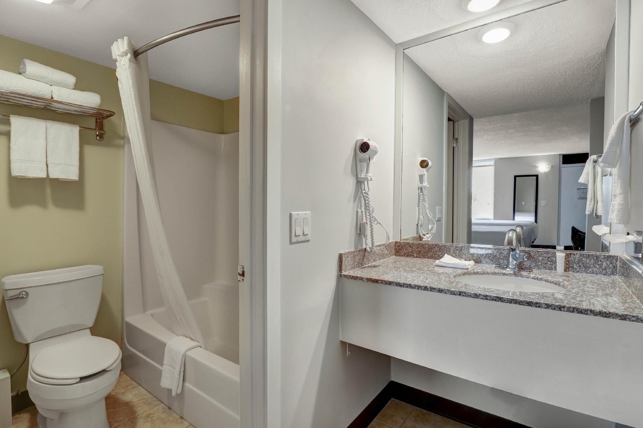 1 Queen Bed - Mobility Accessible Tub Non-Smoking