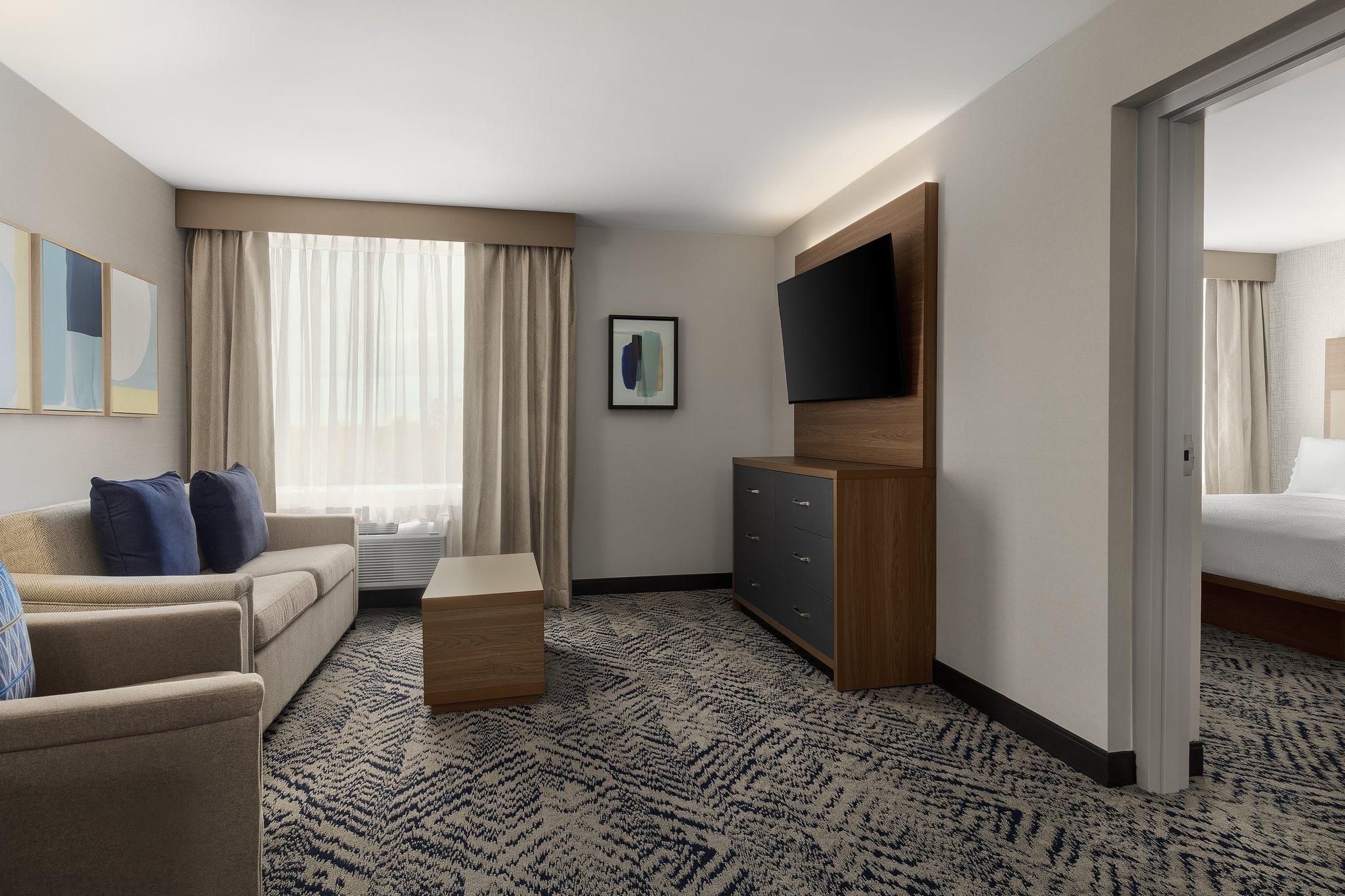 2 Queen 1 Bed Suite