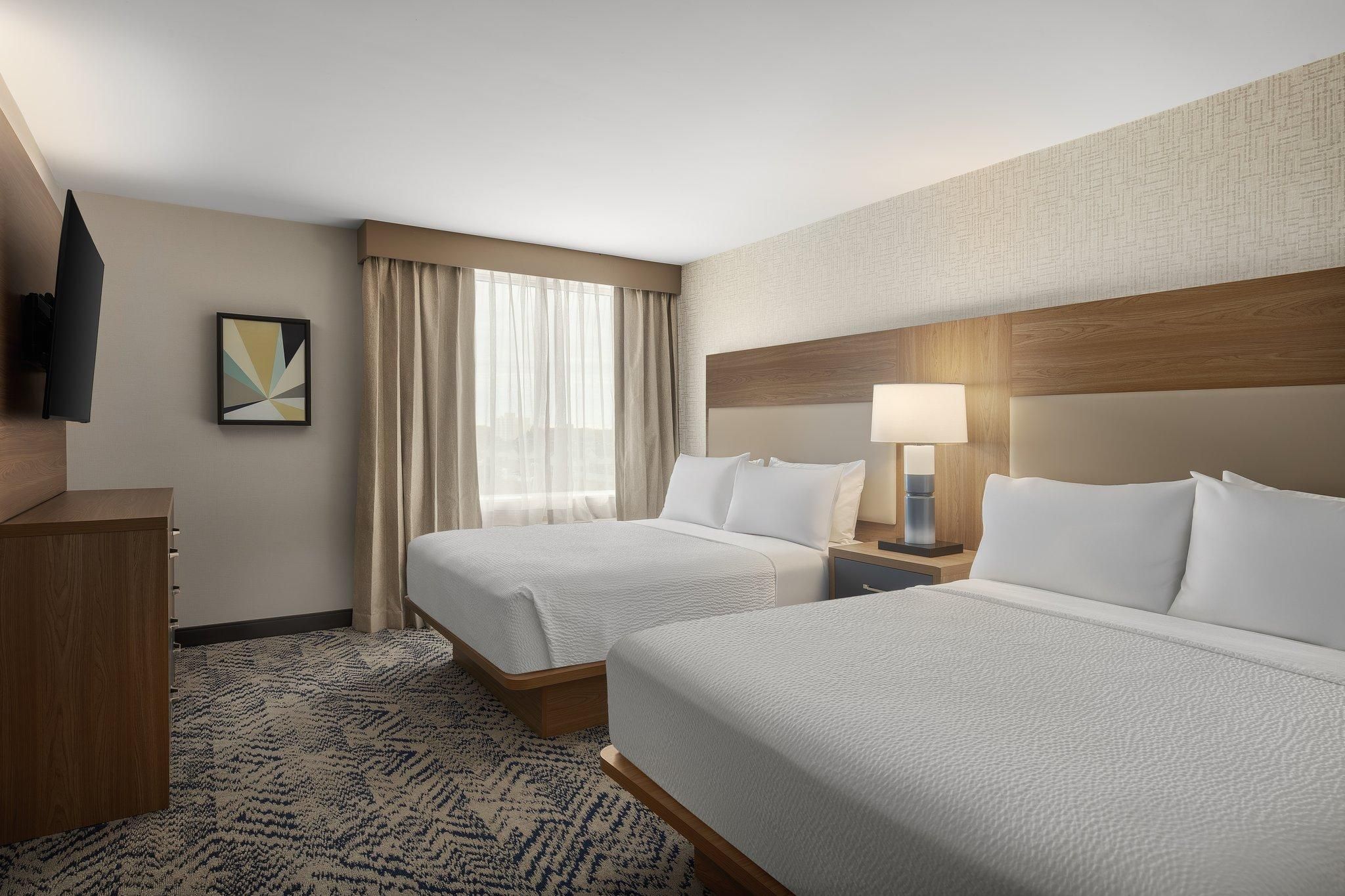 2 Queen 1 Bed Suite