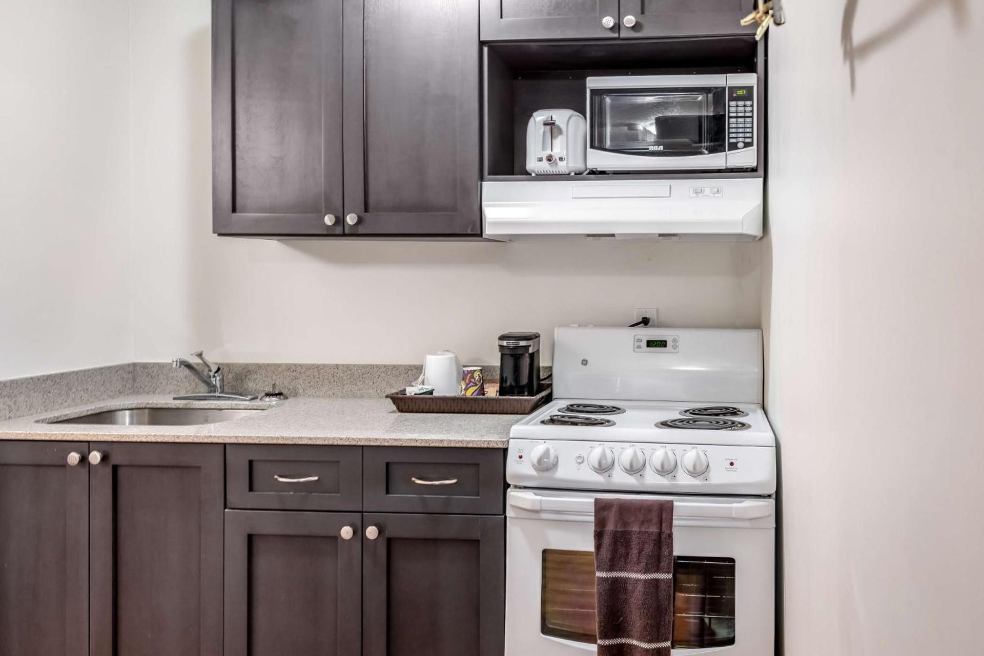 Motel 6 Fort Nelson, BC 1 KING BED | NON-SMOKING, KITCHEN 2