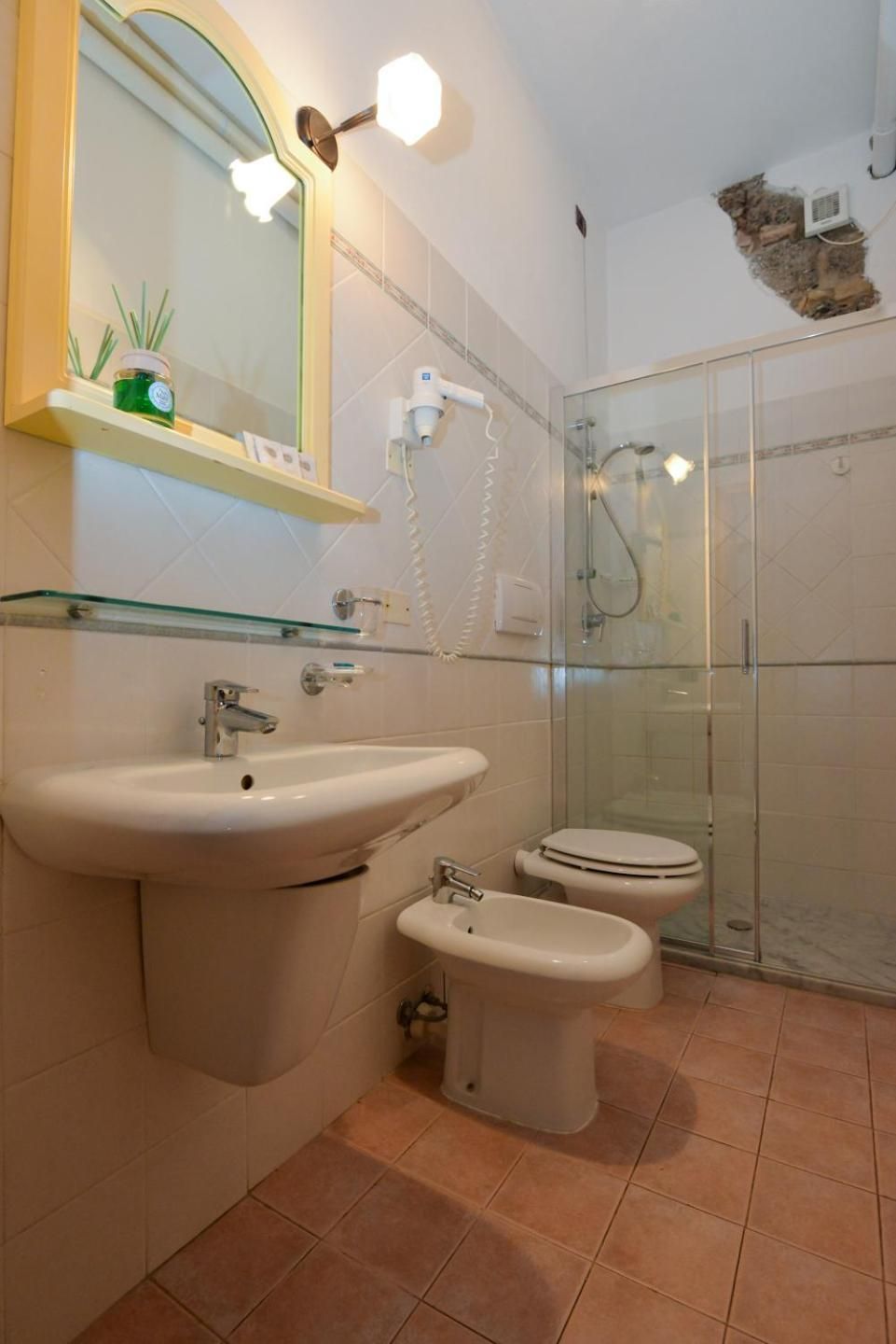 One-Bedroom Apartment (6 Adults)