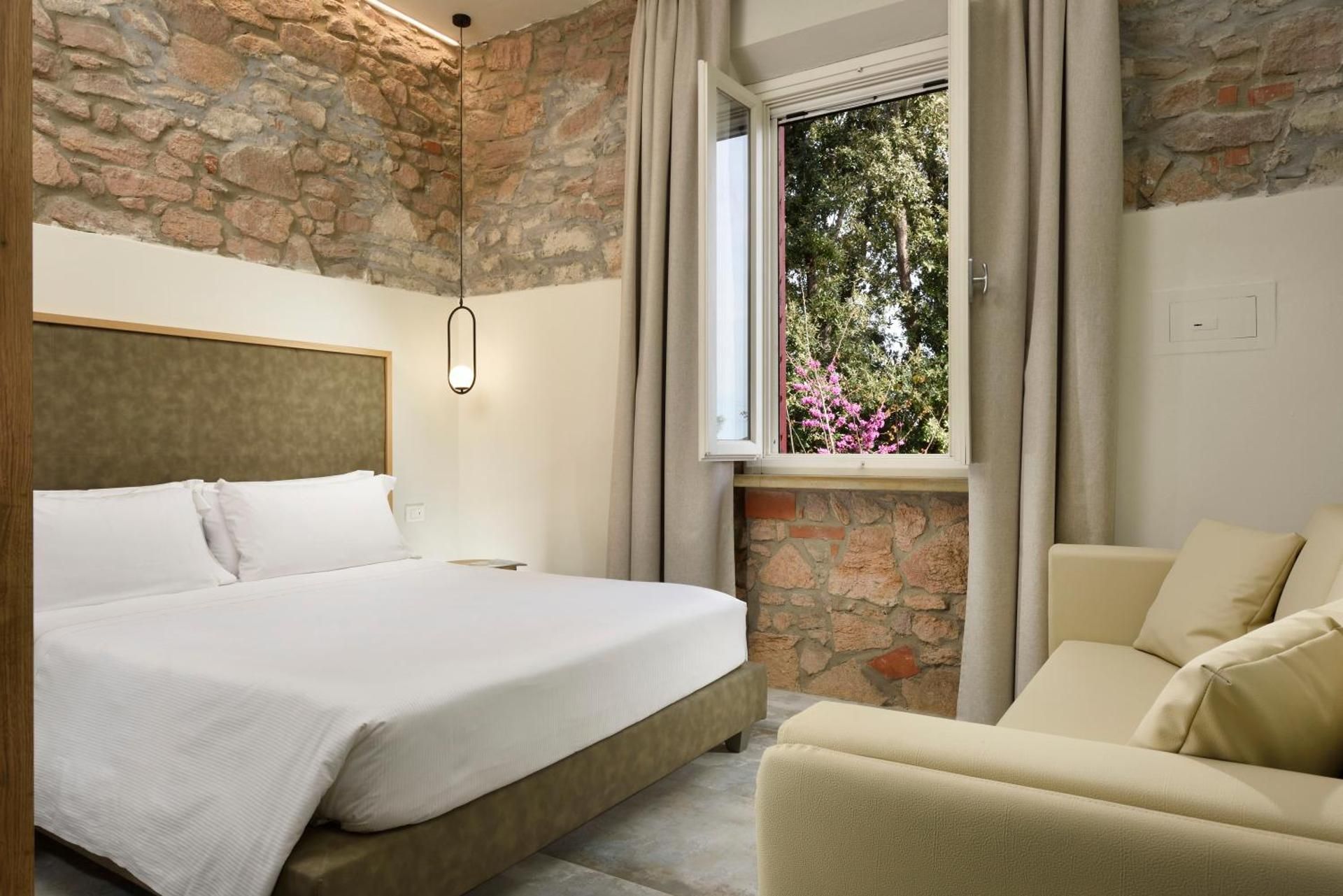 One-Bedroom Apartment - First Floor (4 Adults)