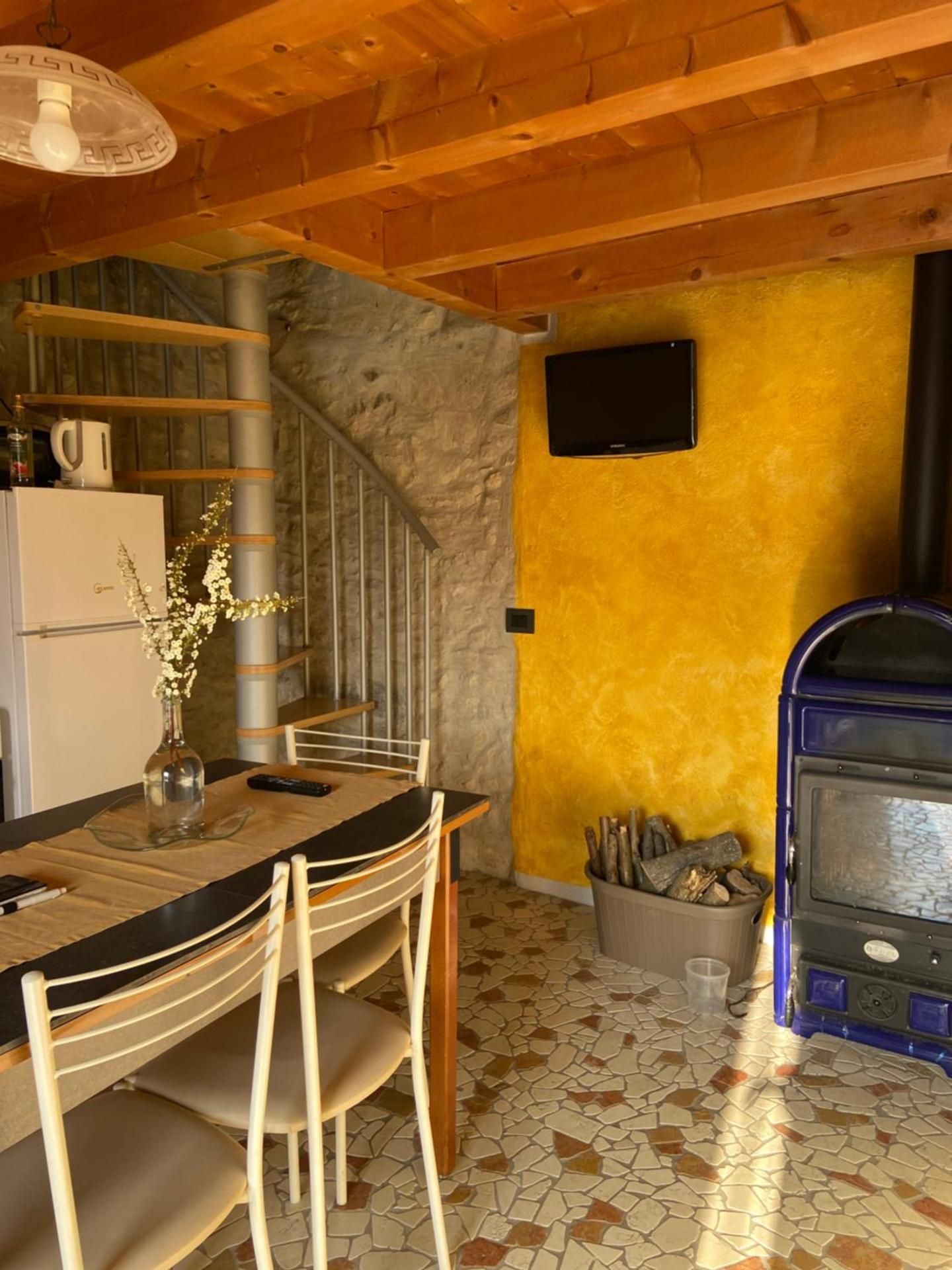 shared lounge/tv area