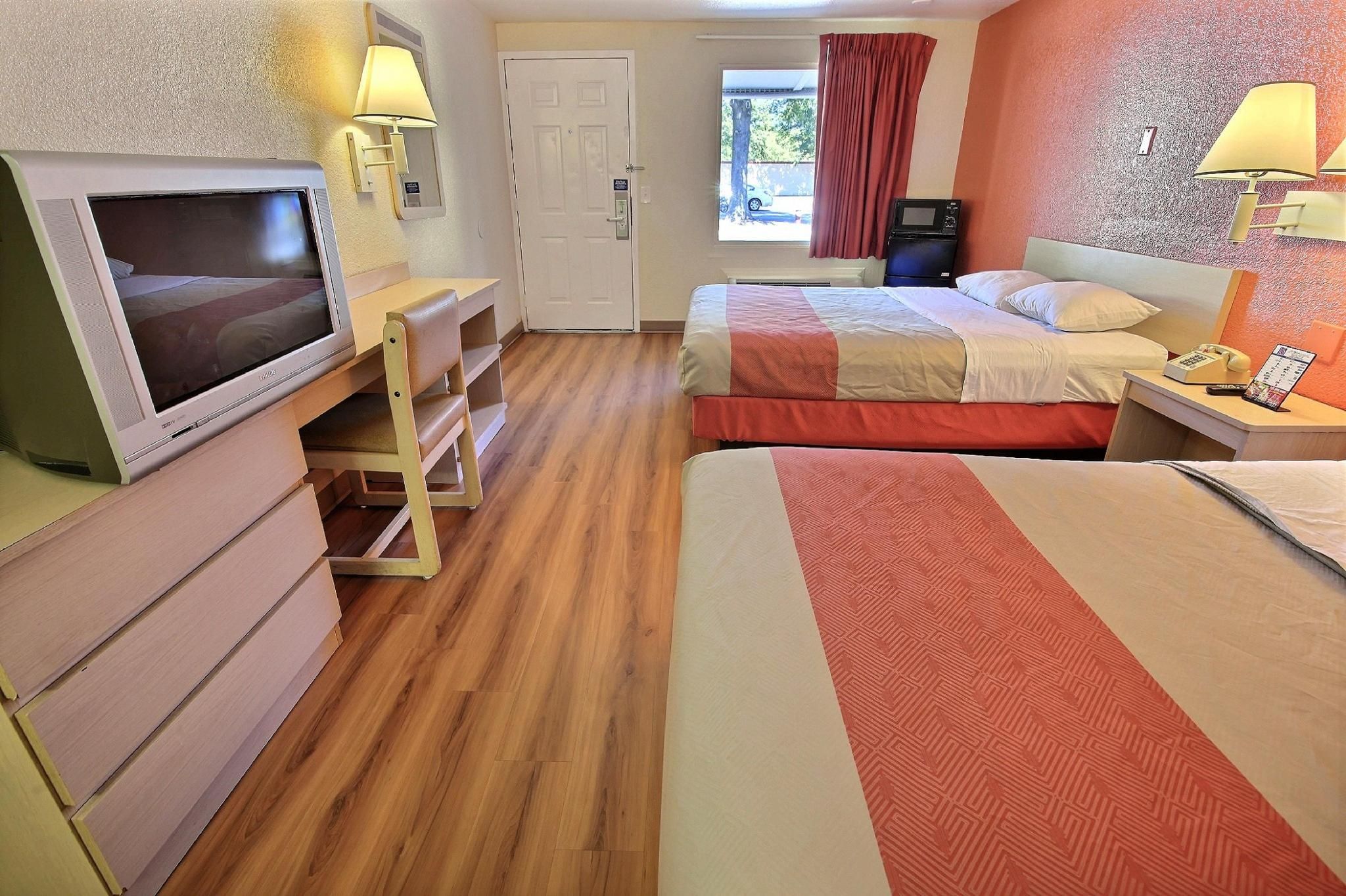 2 Queen Beds, Non-Smoking, Kitchen