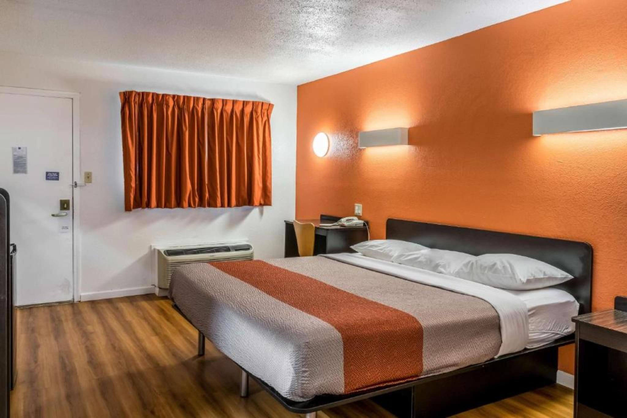 1 Queen Bed, Accessible Non-smoking Micfridge