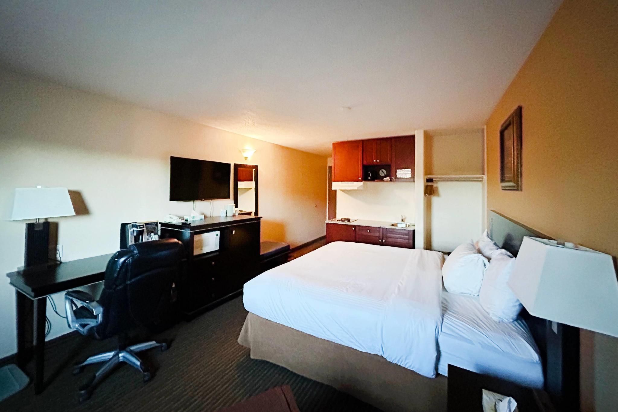 1 King Bed, Efficiency Room, Non-Smoking