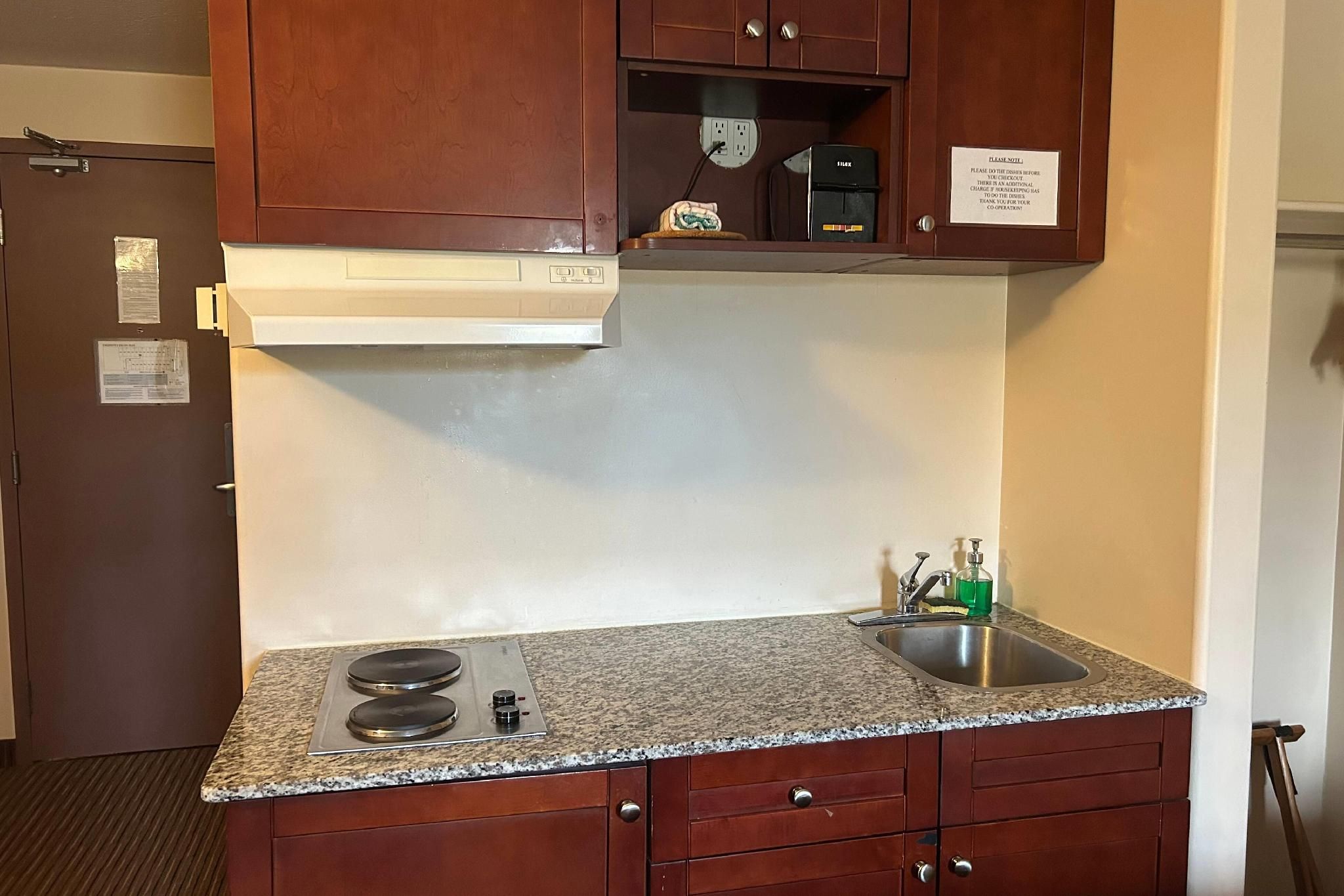 1 Queen Bed, Efficiency Room, Non-Smoking