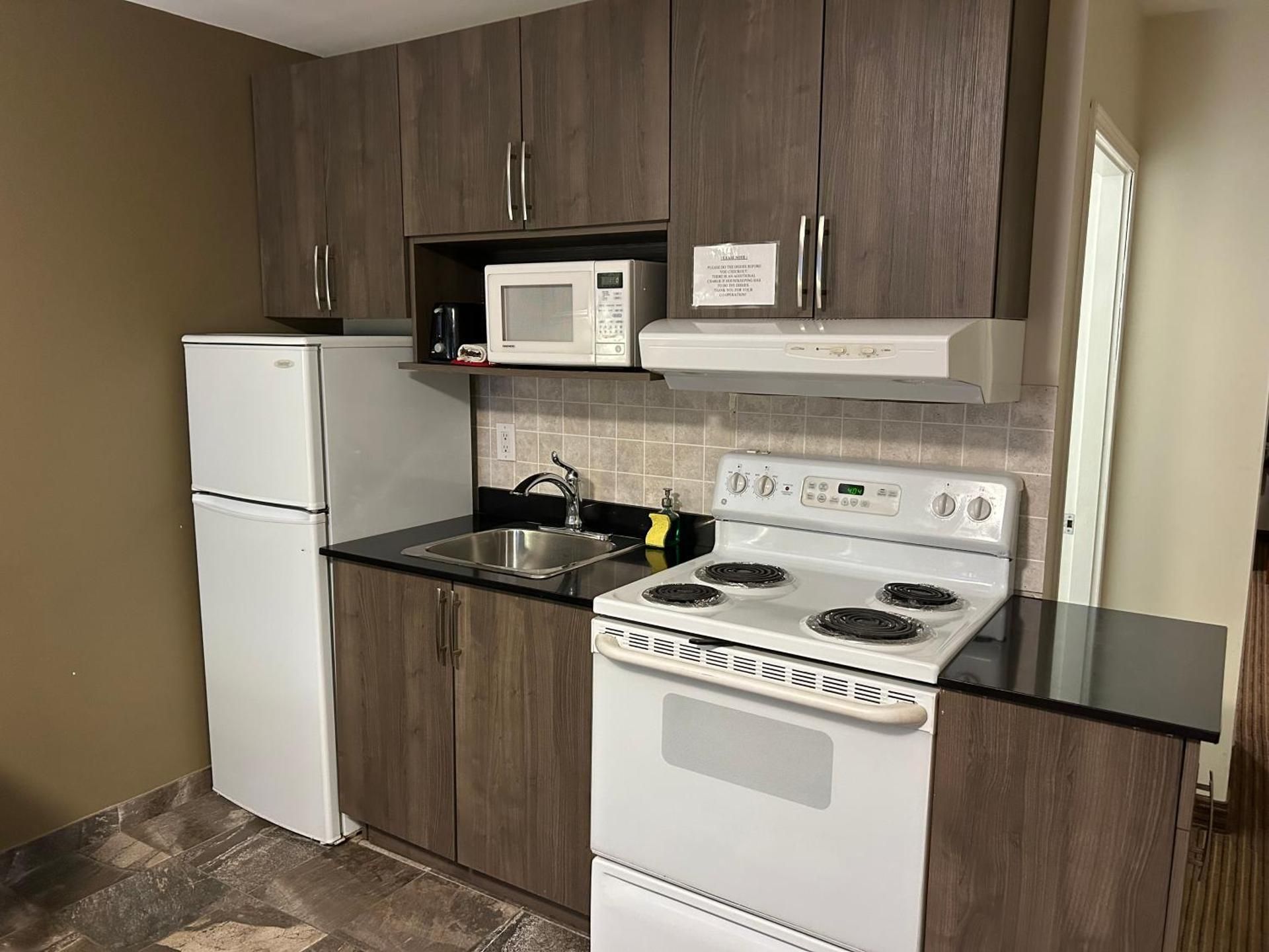 Travelodge by Wyndham Valleyview AB Two-Bedroom Suite with Two Queen Beds - Non-Smoking 2