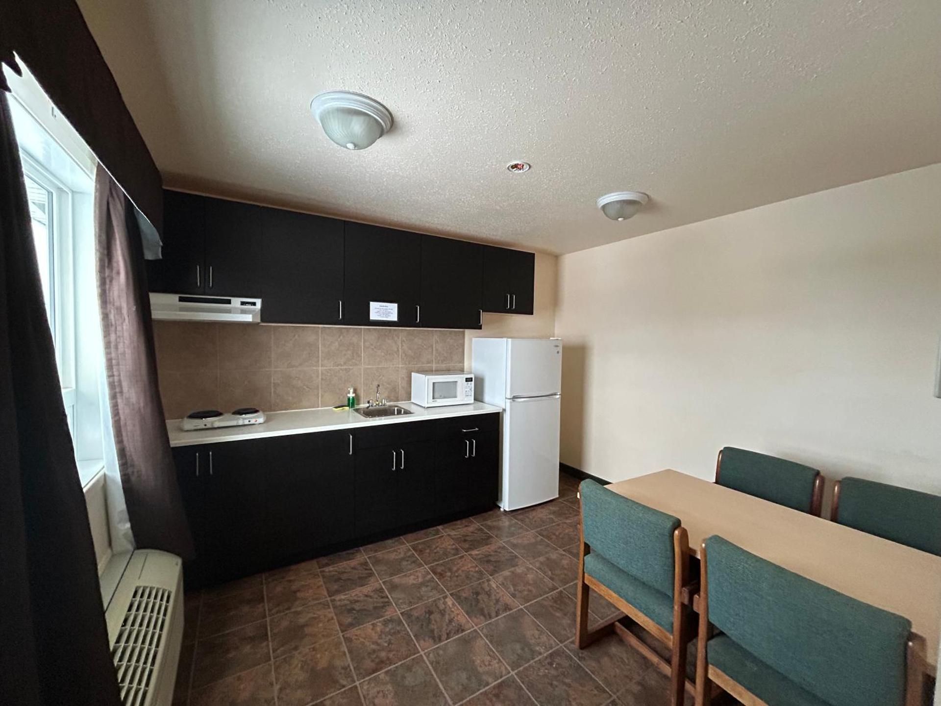 Efficiency Queen Room - Smoking