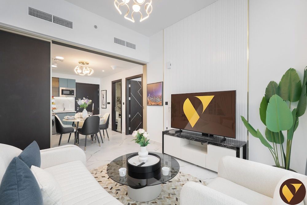 Vogue Opalz short Drive to Dubai Hills M