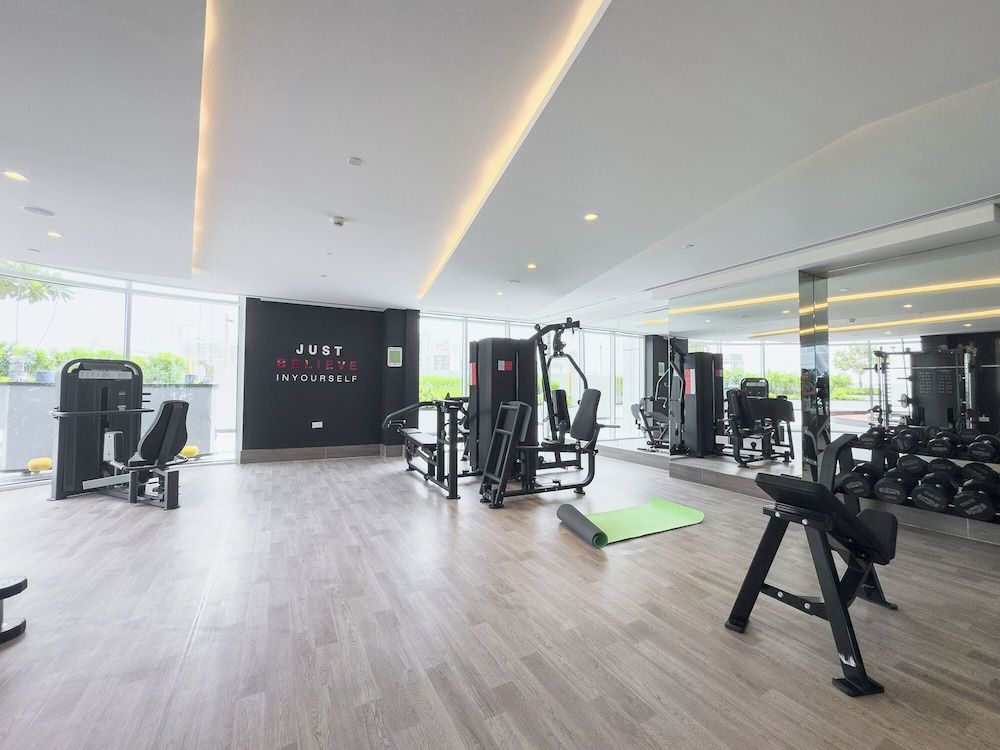 Vogue Opalz short Drive to Dubai Hills M