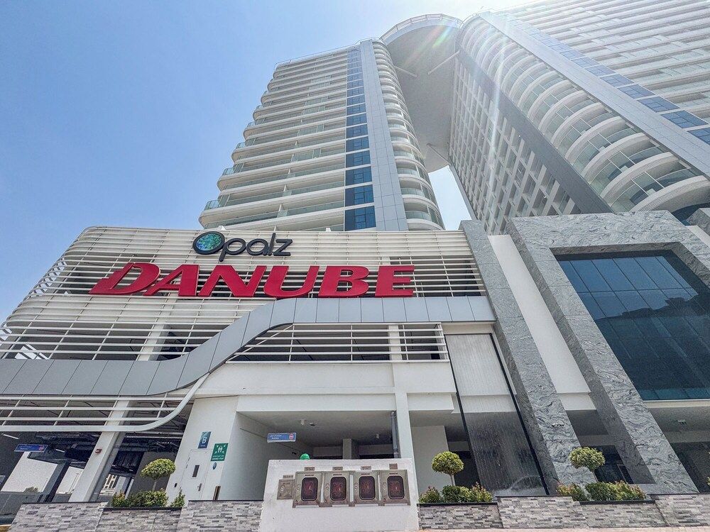 Vogue Opalz short Drive to Dubai Hills M