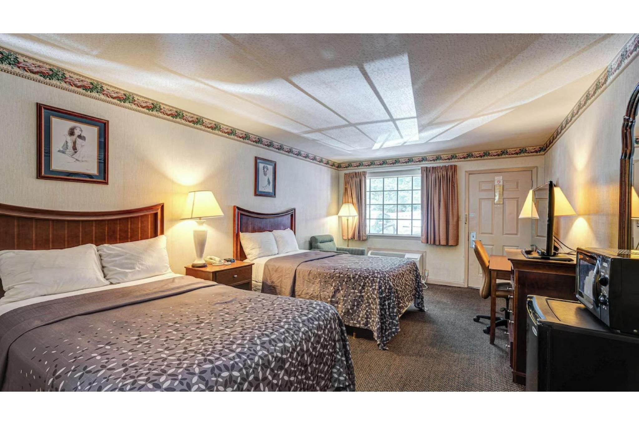 2 Queen Beds Non-Smoking