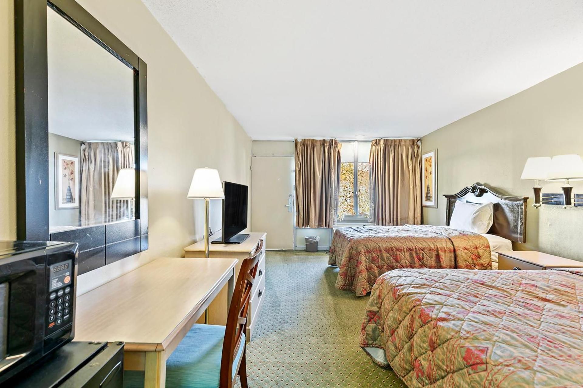 2 Queen Beds Non-Smoking