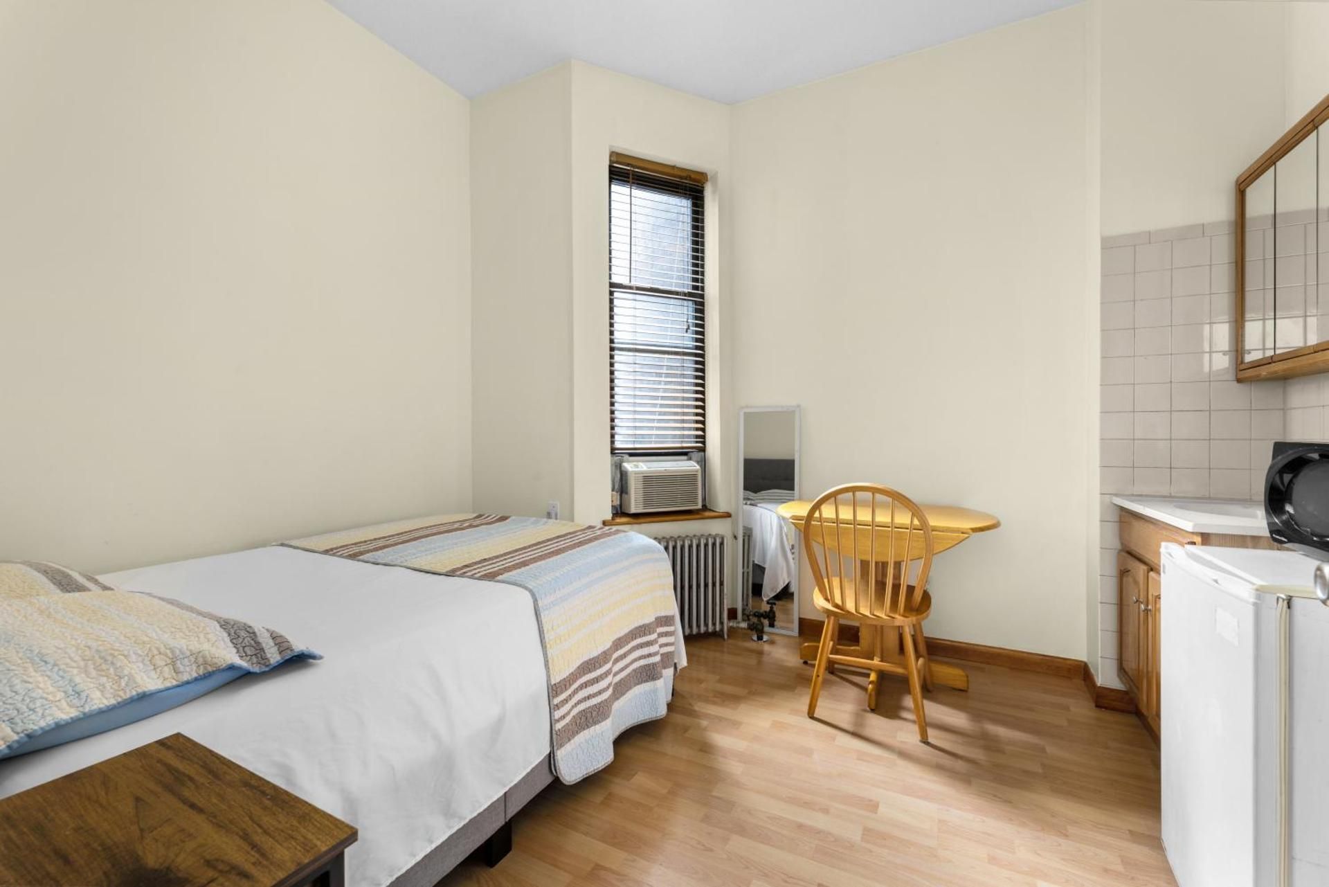 Single Room with Shared Bathroom