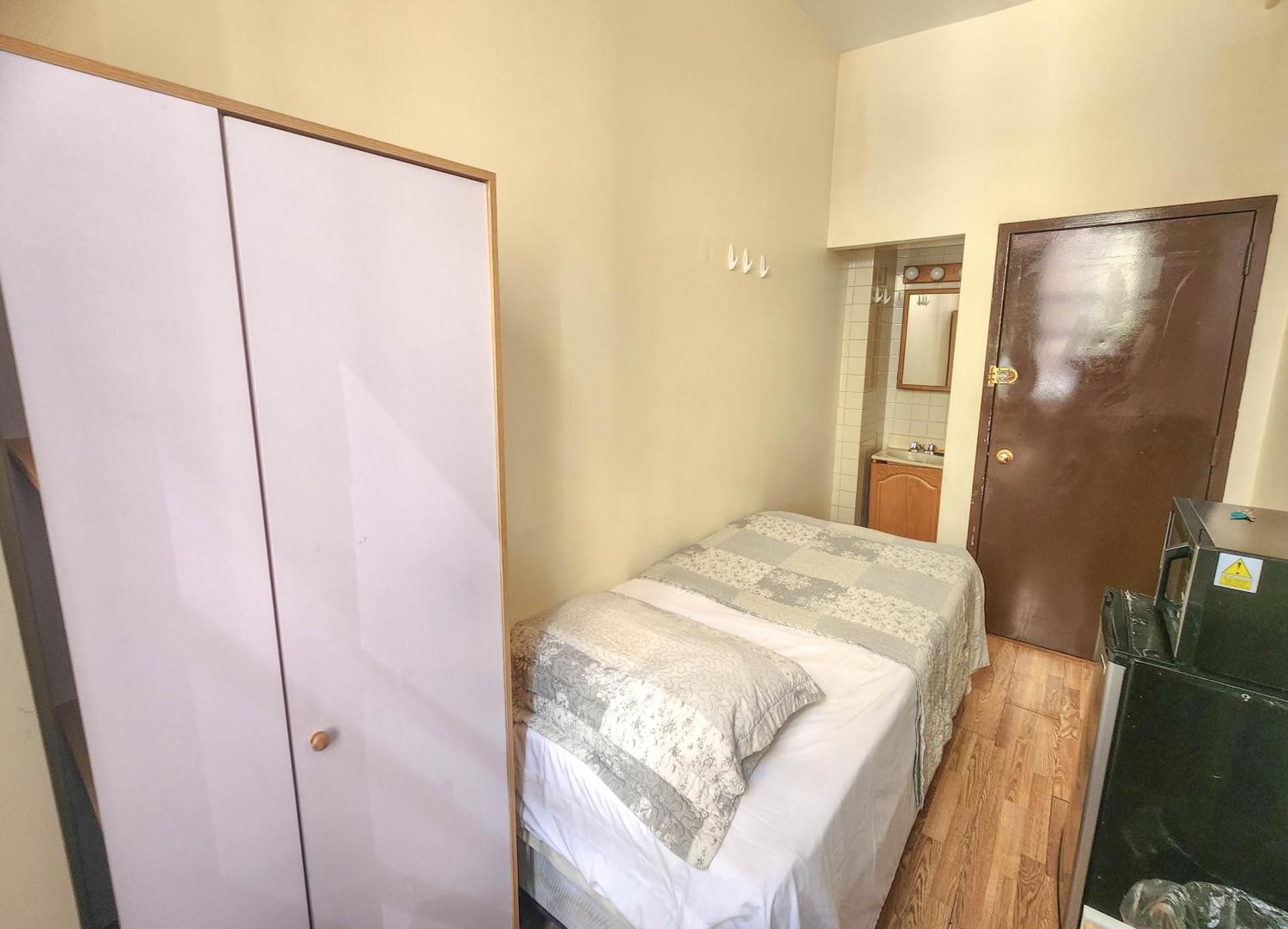 Standard Single Room with Shared Bathroom