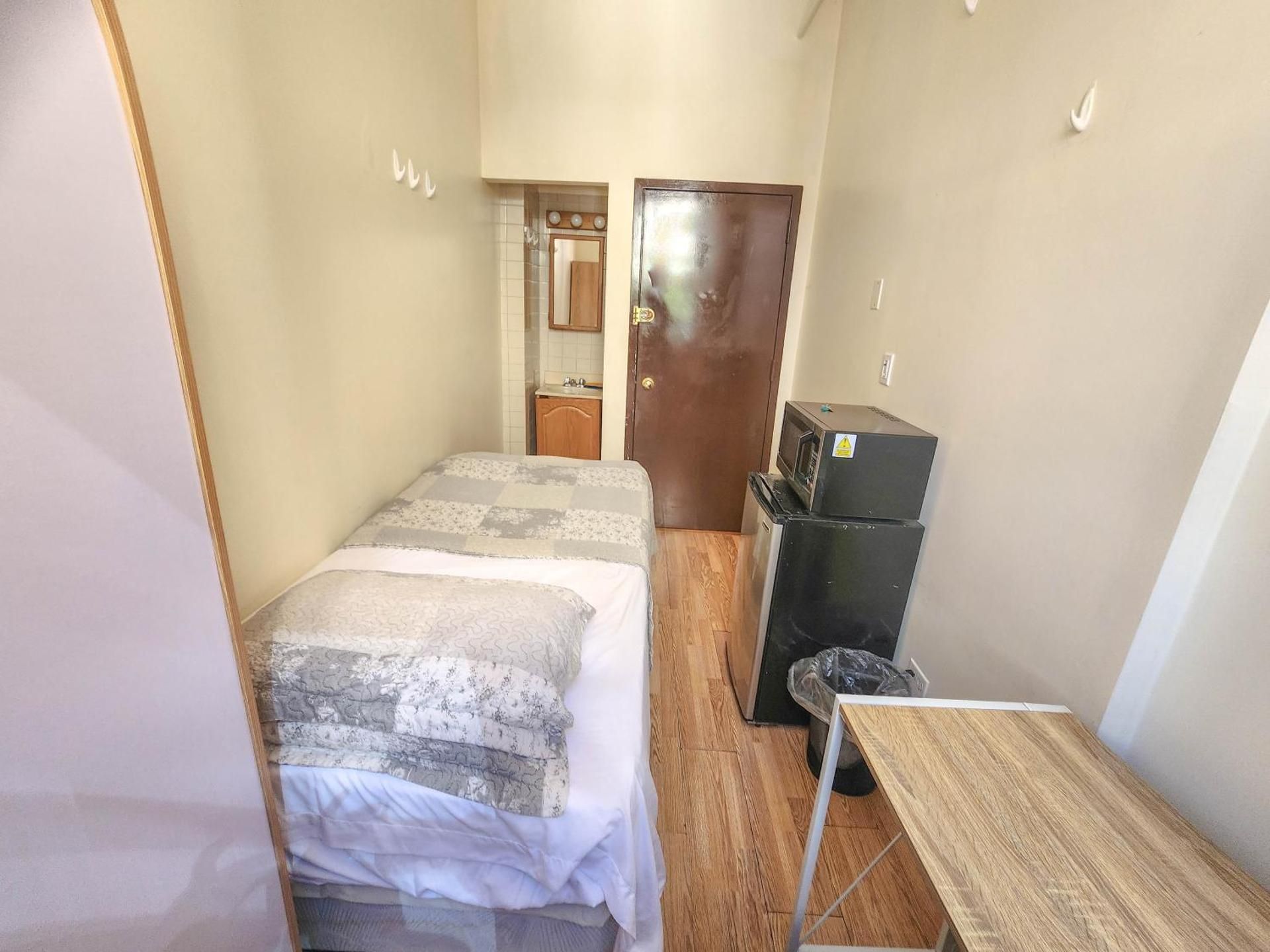 Standard Single Room with Shared Bathroom
