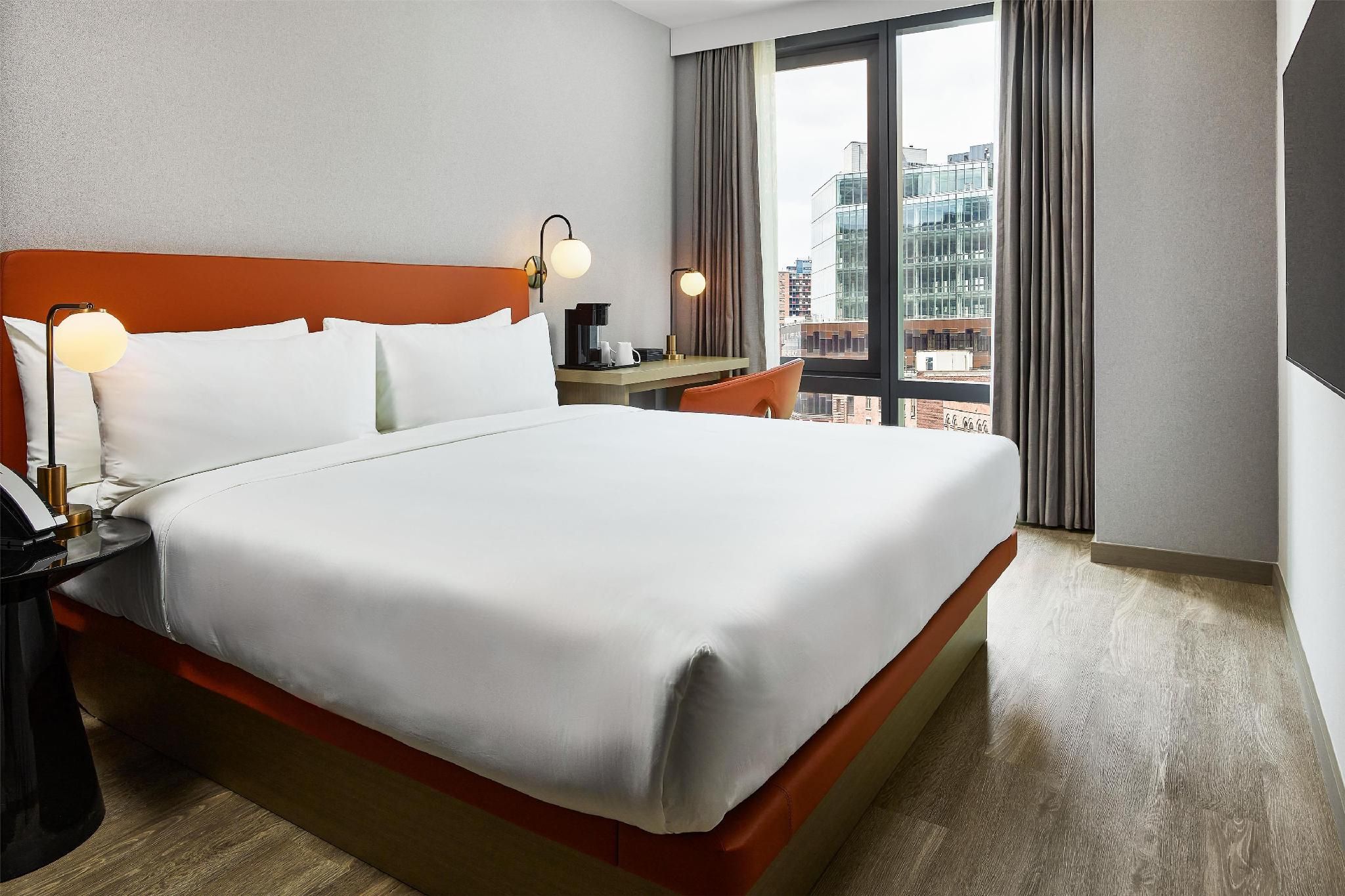 1 King Bed Hearing Accessible