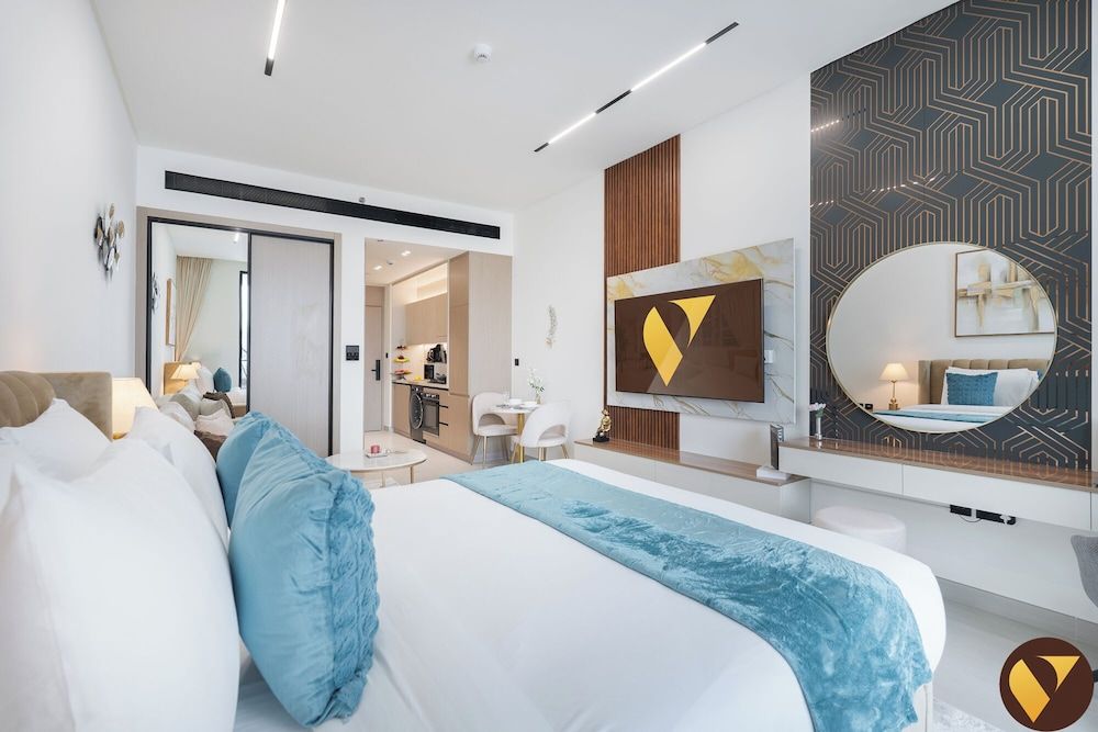 Luxury Studio, Balcony, City View