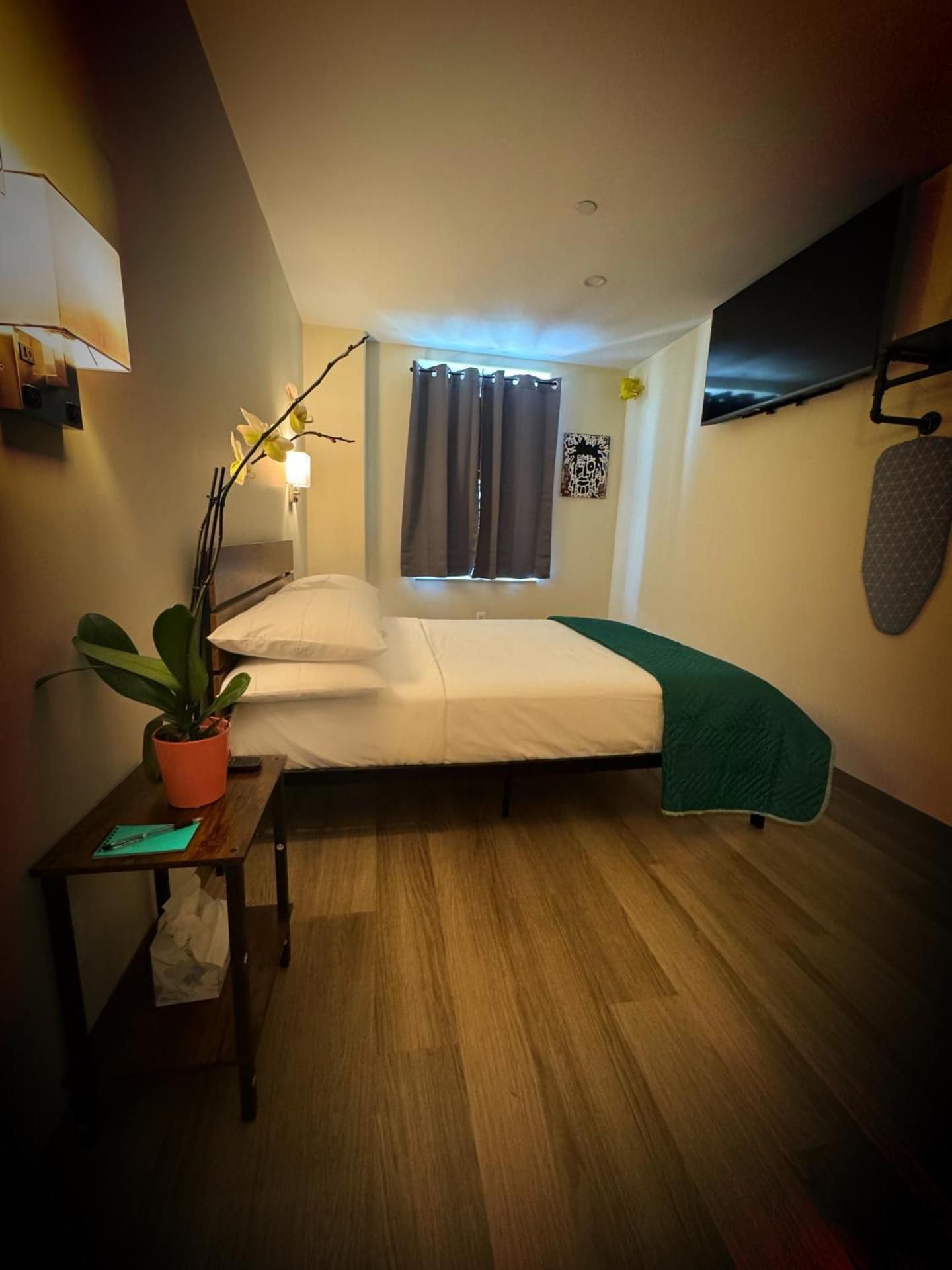 Standard Queen Room