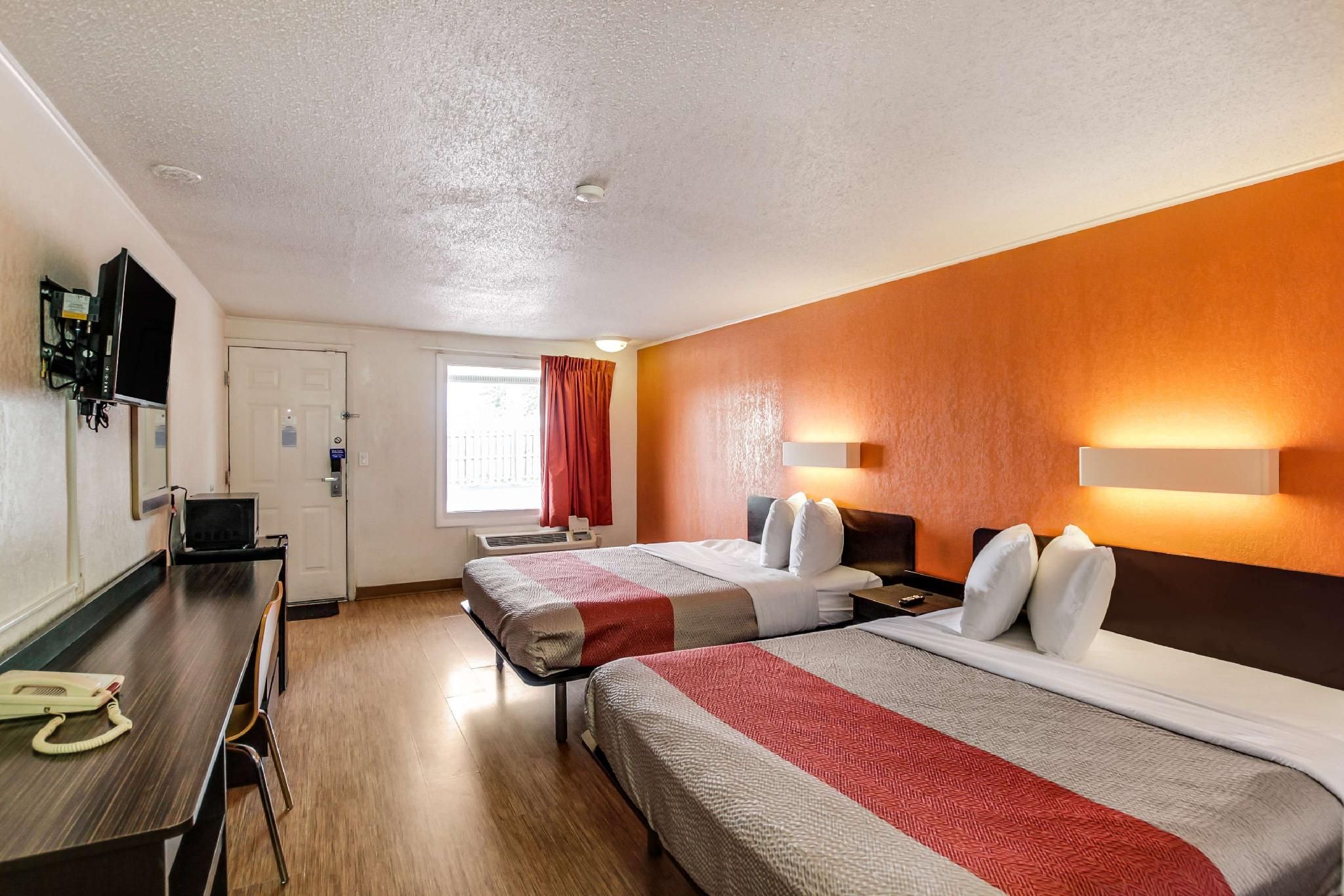 2 FULL BEDS | MOBILITY ACCESSIBLE TUB NSMK