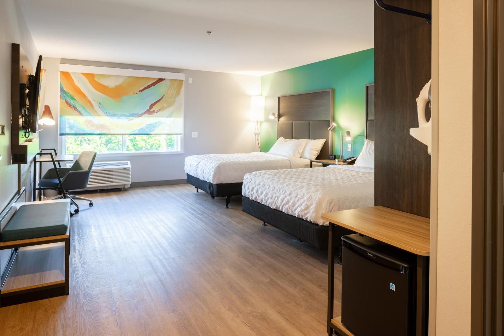 2 Queen hearing accessible