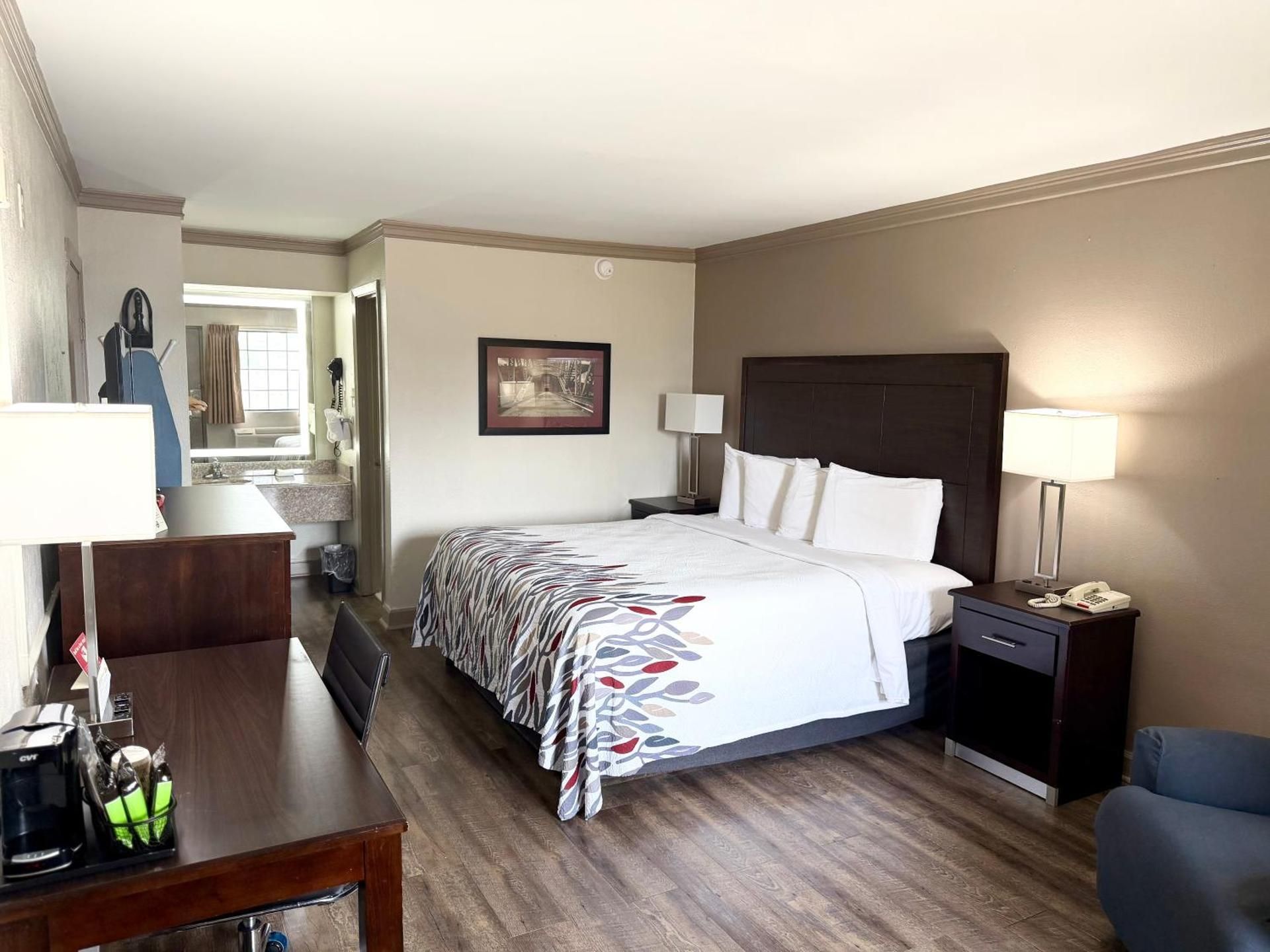 SUPERIOR KING ROOM NON-SMOKING RENOVATED