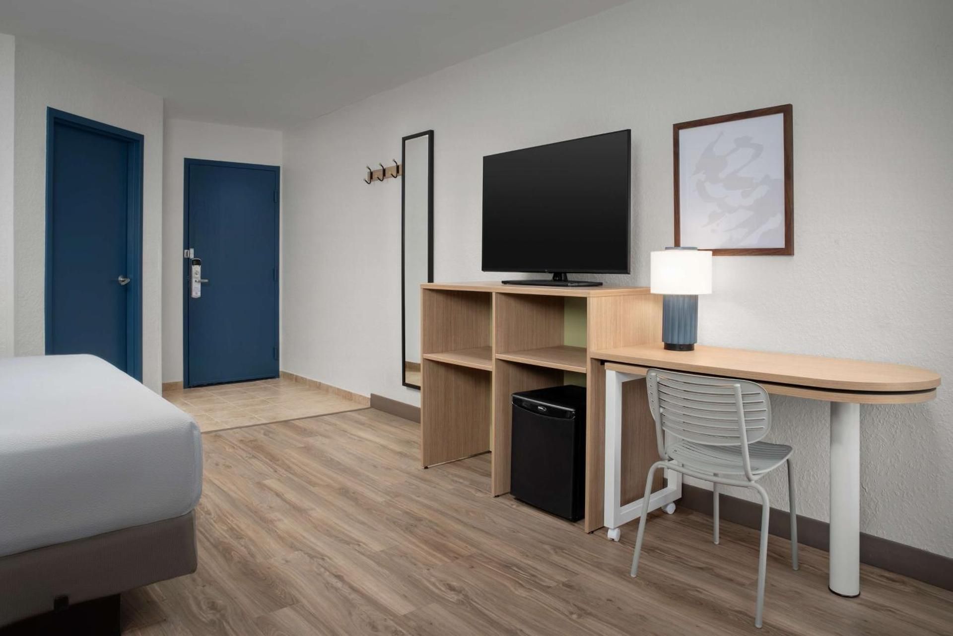 King Room with Sofa Bed - Non-Smoking