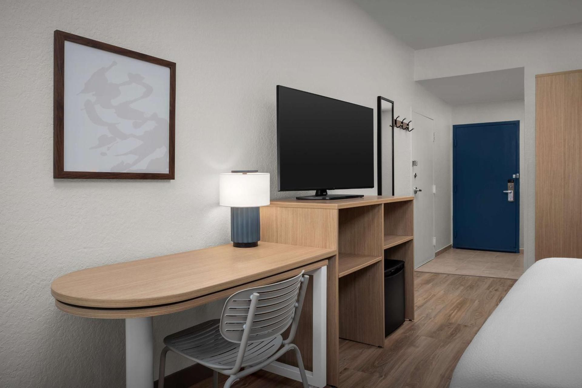 King Room with Roll-In Shower - Mobility and Hearing Access