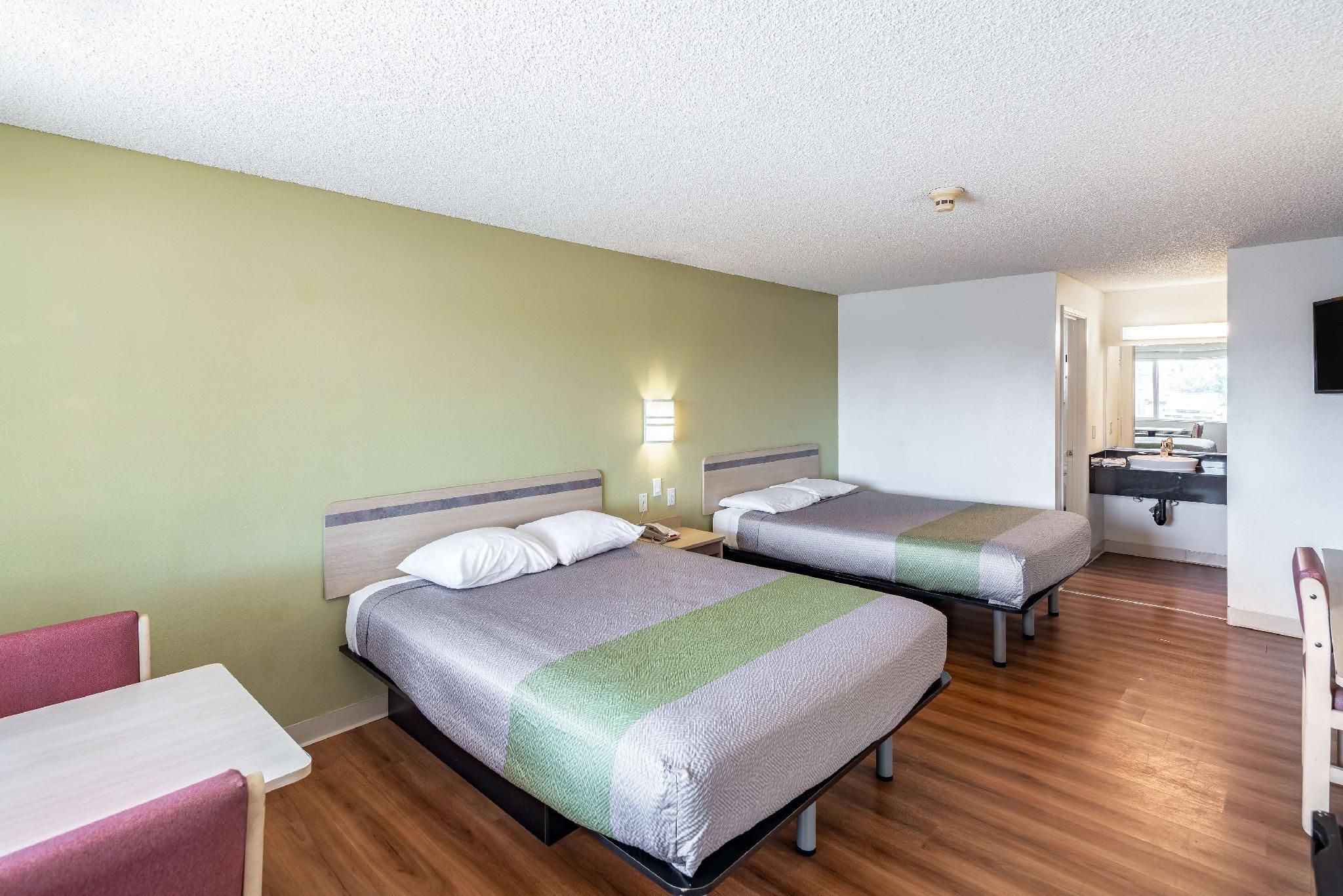 2 Queen Beds |ADA/RI Shower/Non-Smoking