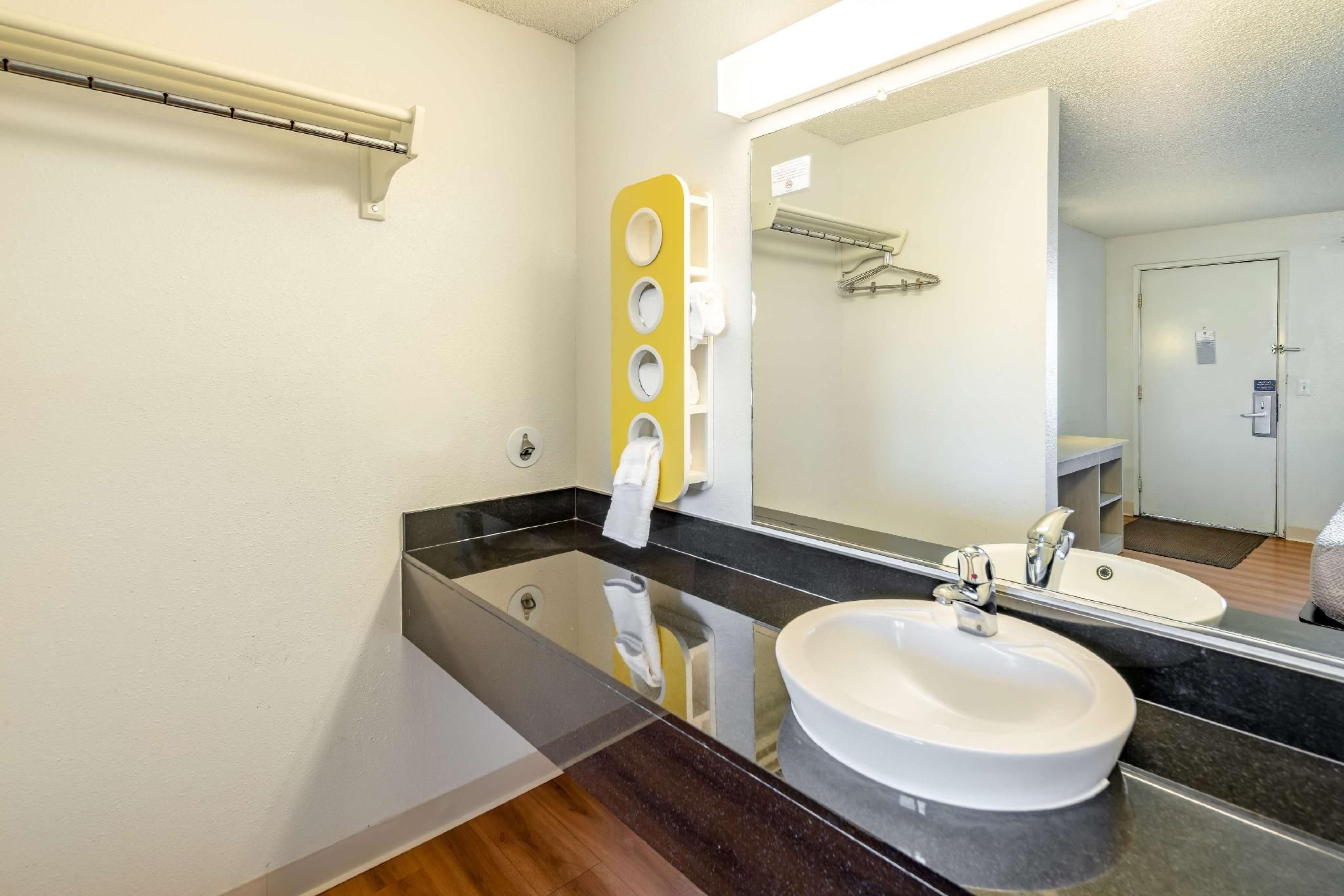 2 Queen Beds |ADA/RI Shower/Non-Smoking