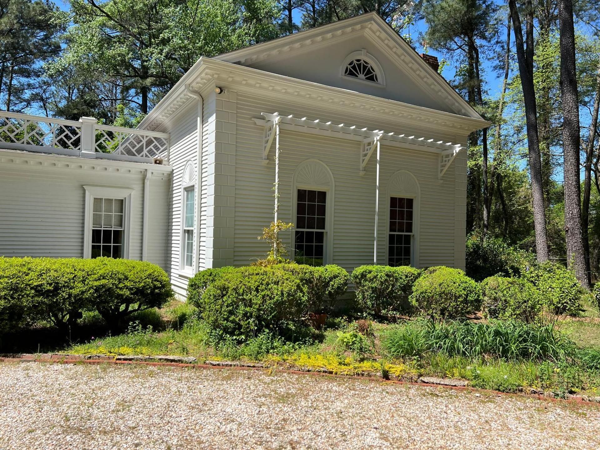 Le Chateau Three-Bedroom Apartment 2