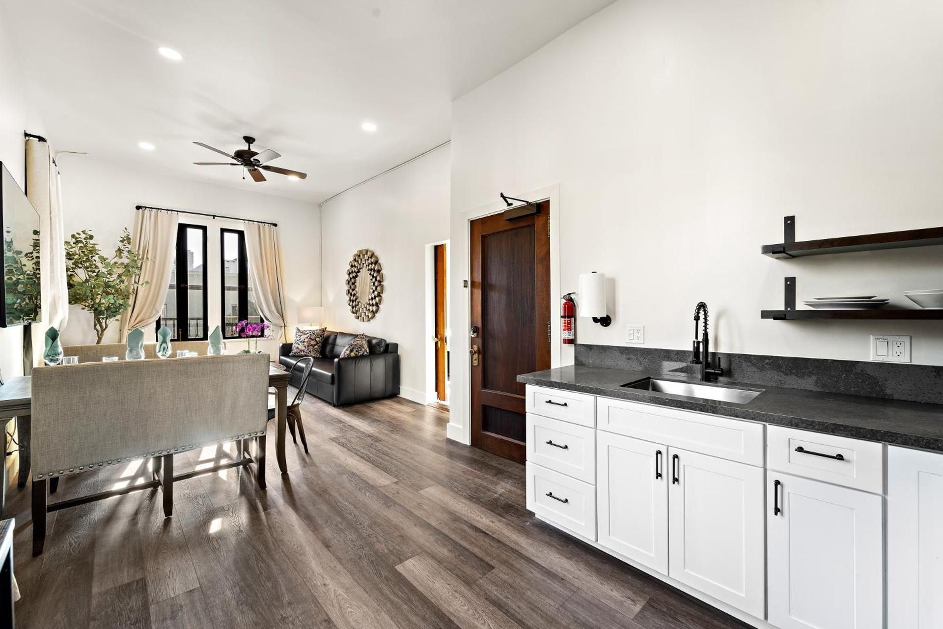 Deluxe King Suite