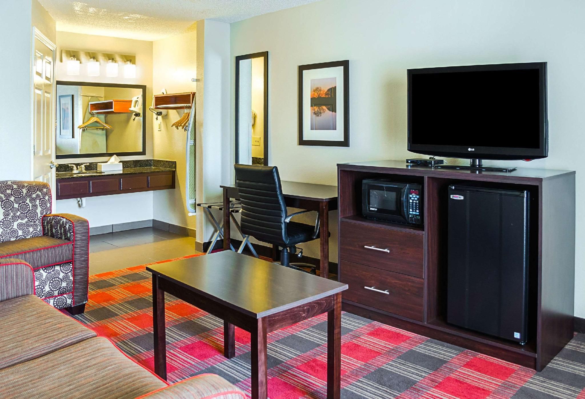 Quality Inn Vicksburg 1 King Bed Suite Nonsmoking