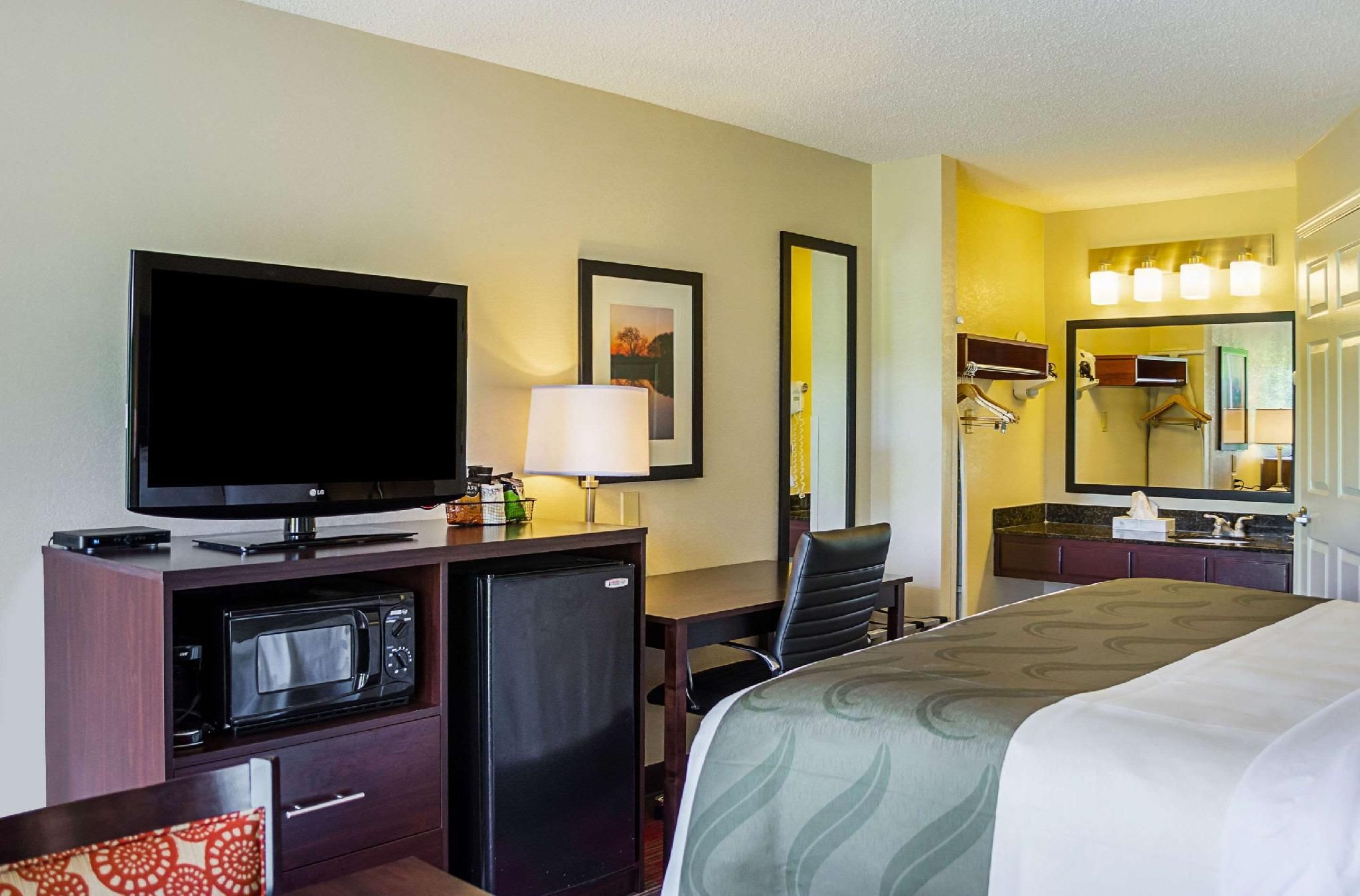 1 King Bed, Nonsmoking