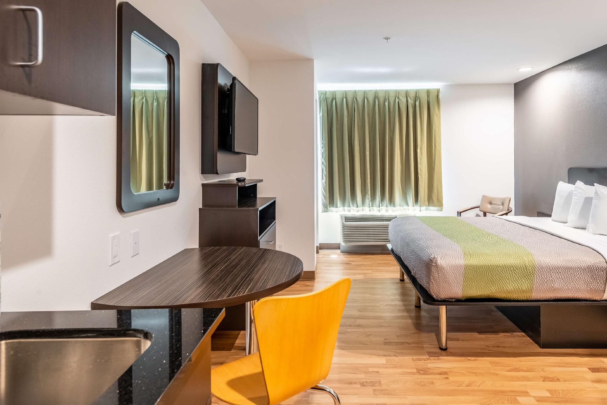 Studio 6  Lake Charles, LA 1 King Bed | Mobil Acc RI Shwr Nsmk Kitchen