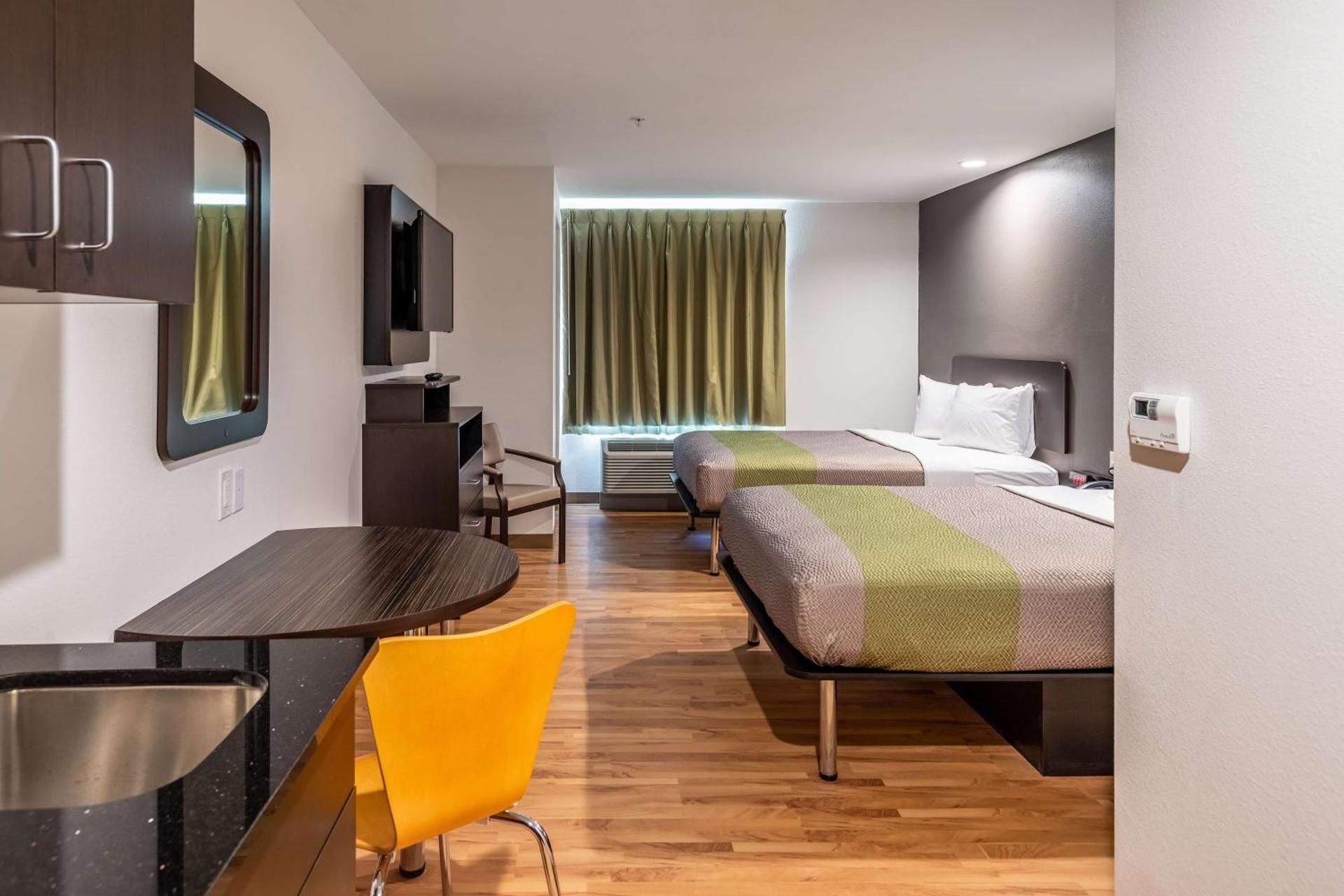 Studio 6  Lake Charles, LA 2 Queen Beds | Non-Smoking, Kitchen