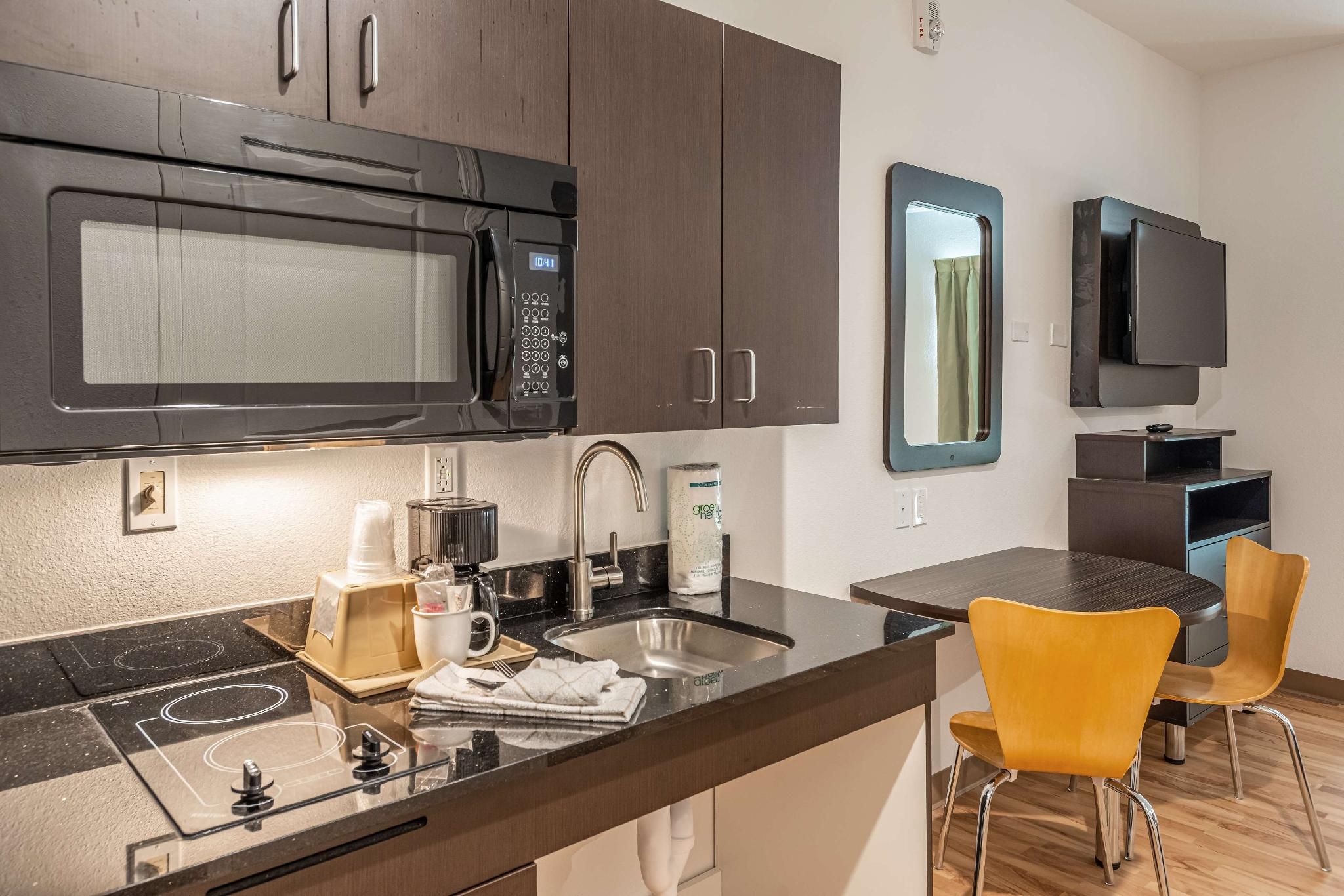 2 Full Beds | Non-Smoking, Kitchen