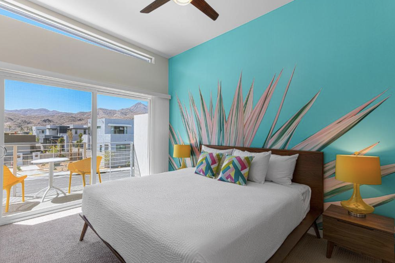 The Palm Springs Balcony Suite