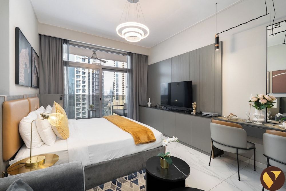 Downtown close to Burj Khalifa Dubai Mal Studio, Balcony, City View 4