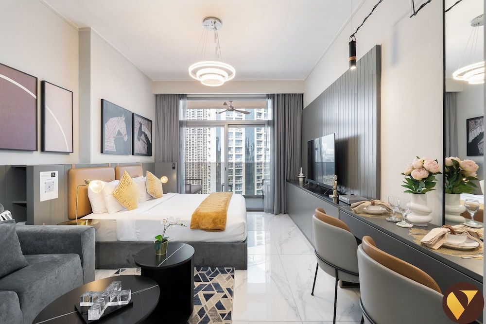 Downtown close to Burj Khalifa Dubai Mal Studio, Balcony, City View 2