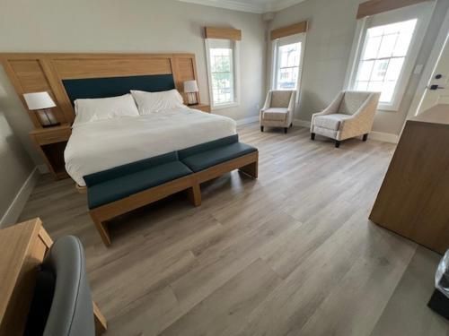 Club King Bed