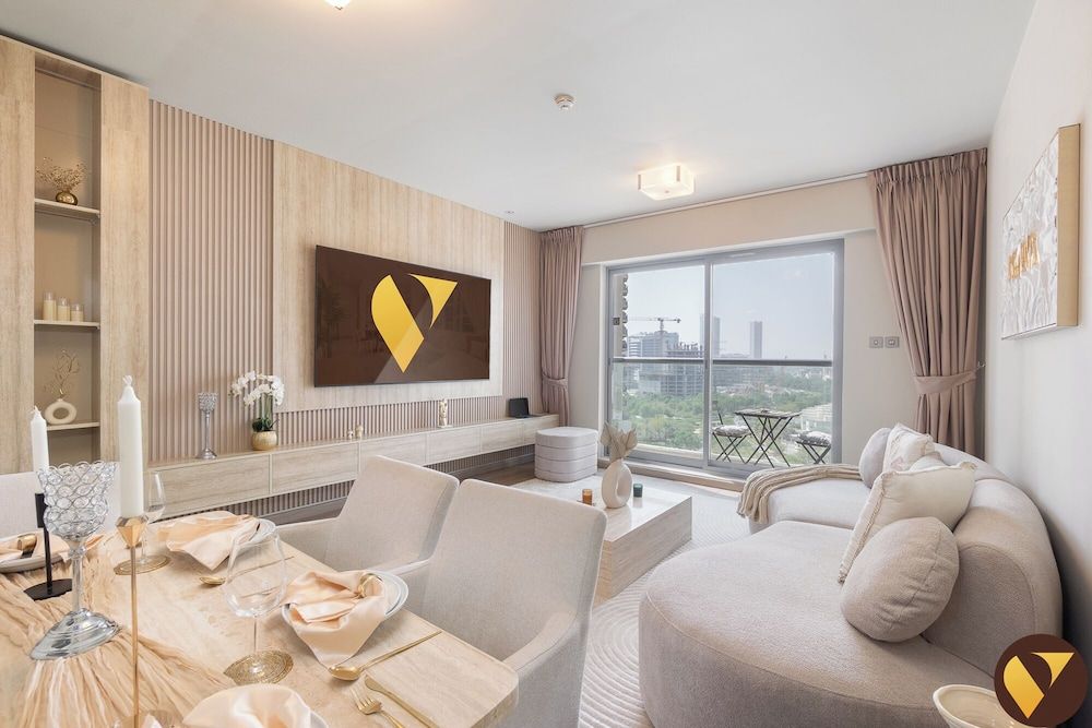 Luxury Apartment, Balcony, City View