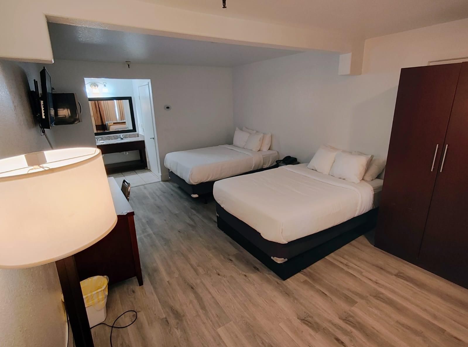 2 Queen Beds