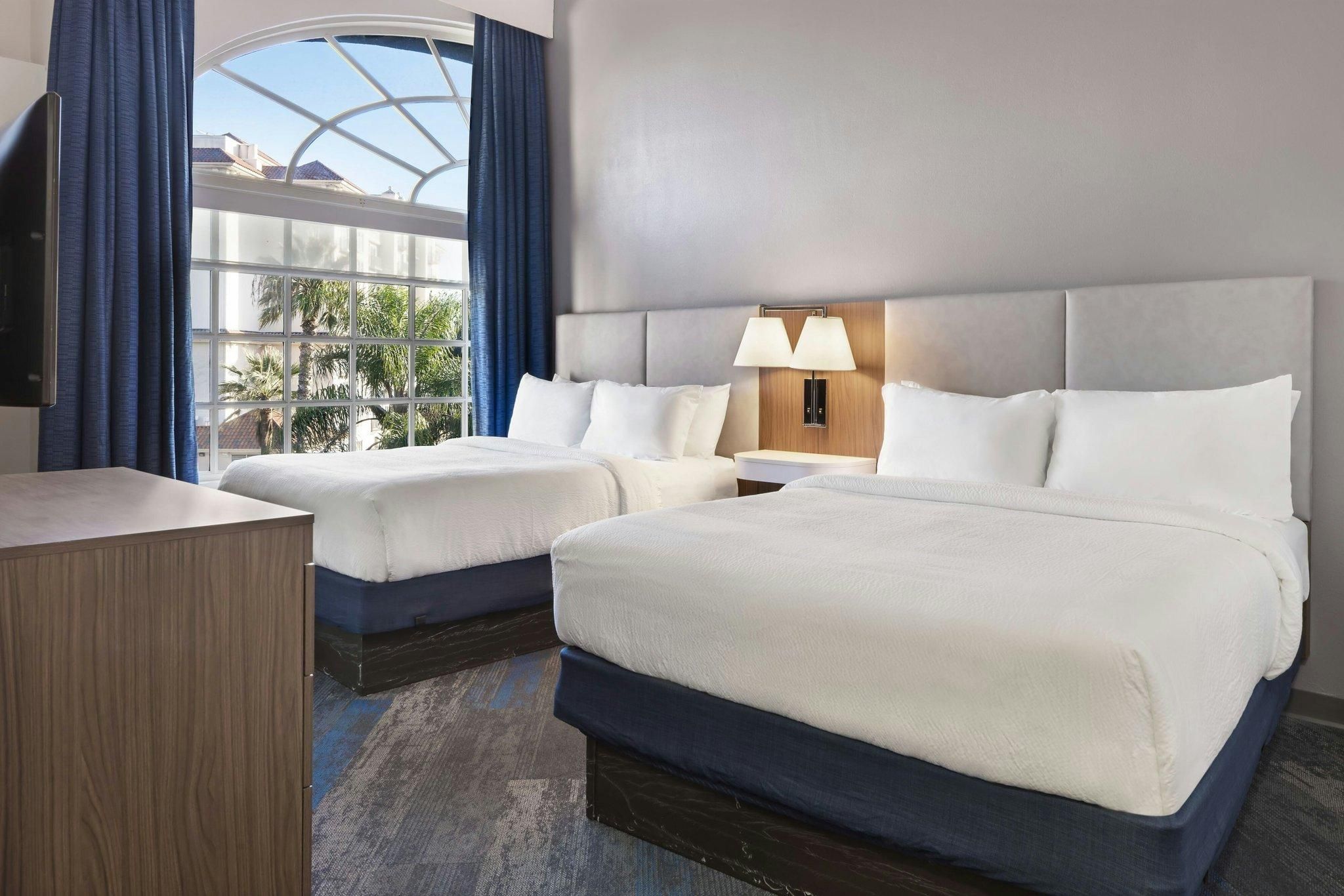Suite, 2 Queen, Sofa bed