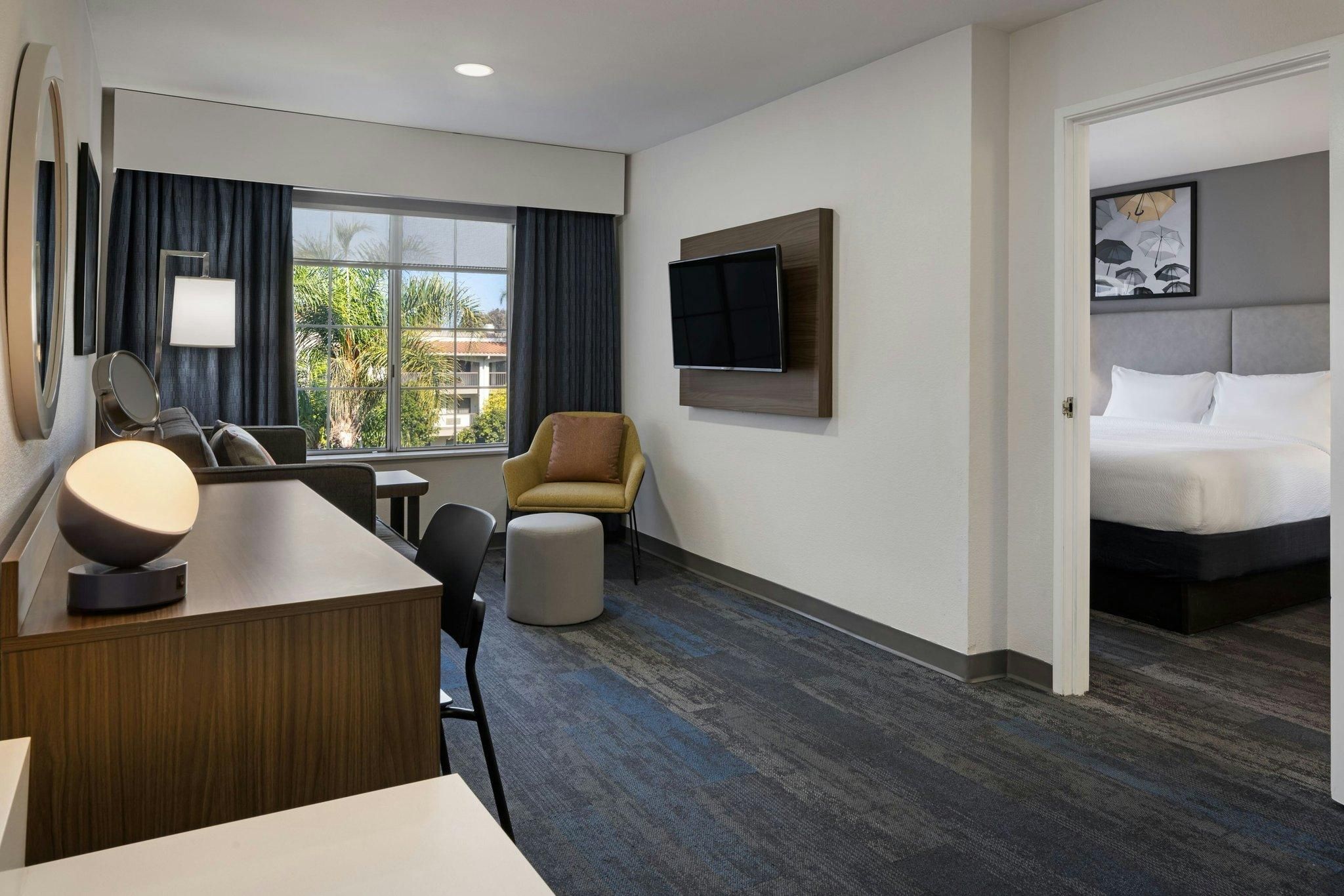 1 Bedroom Suite, 1 King, Sofa bed