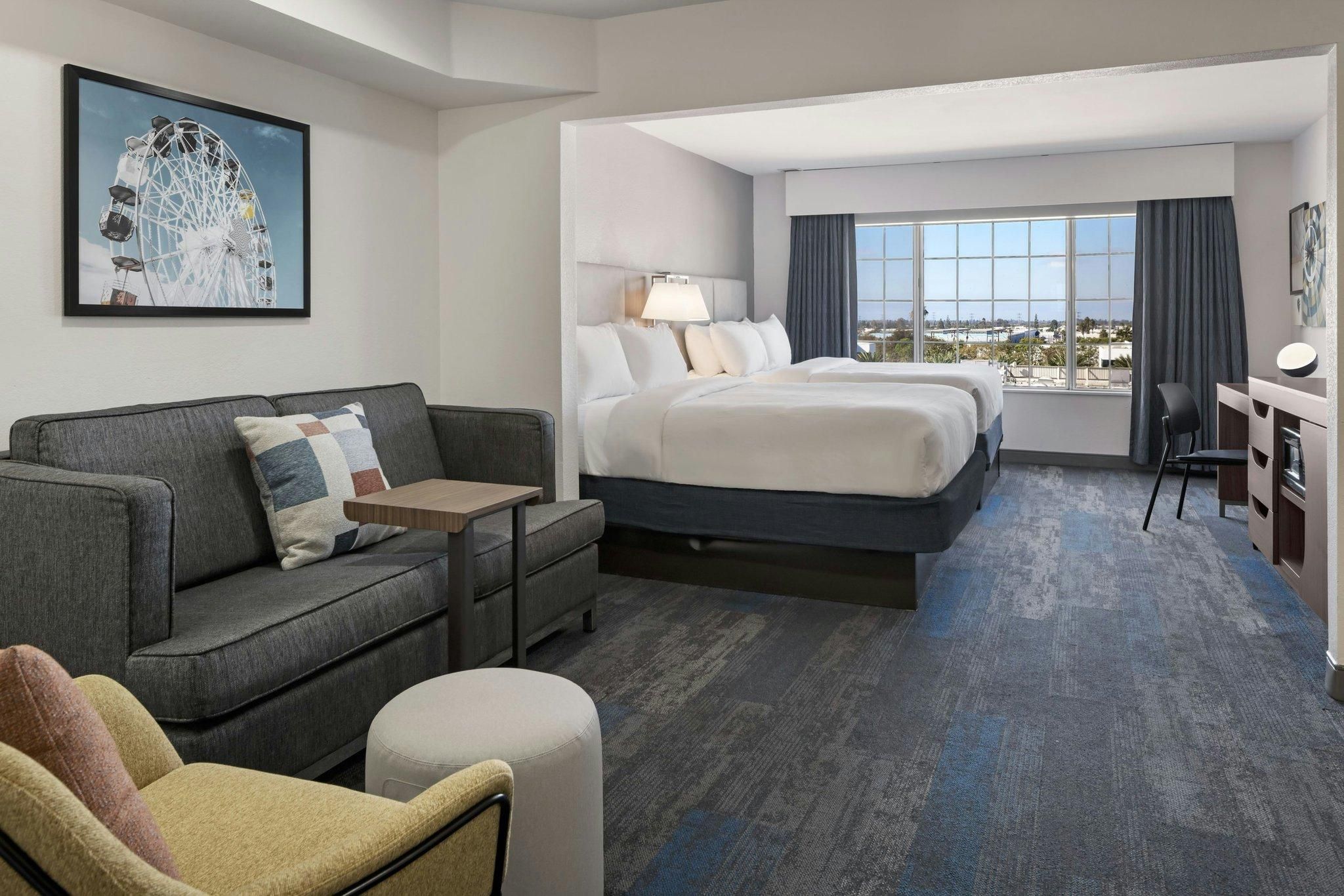 Guest room, 2 Queen, Sofa bed