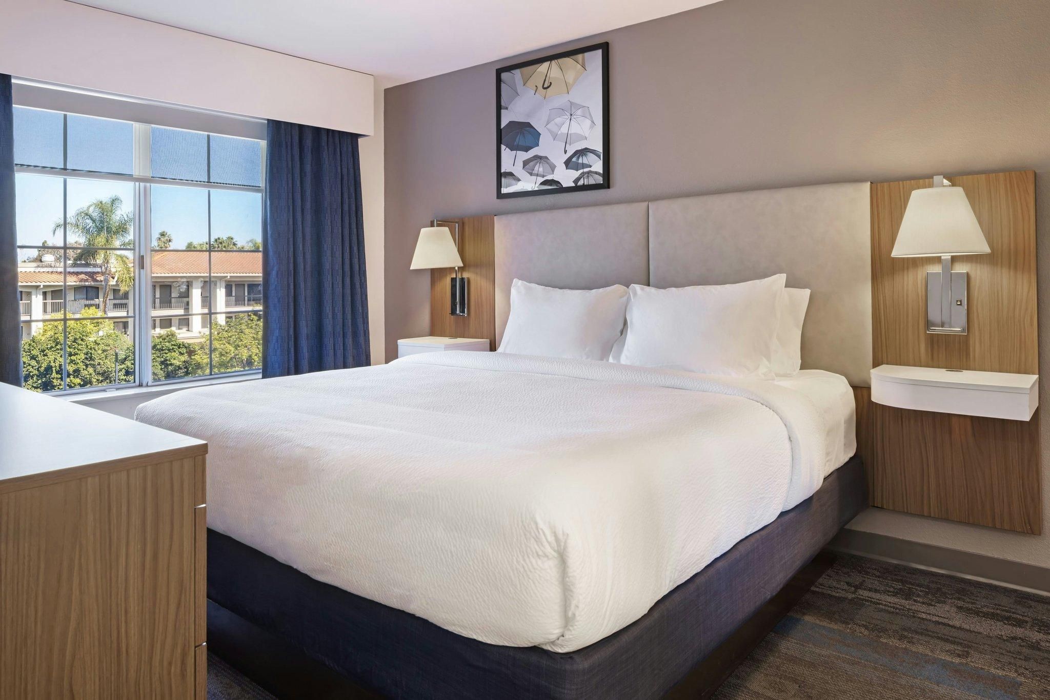 1 Bedroom Suite, 1 King, Sofa bed