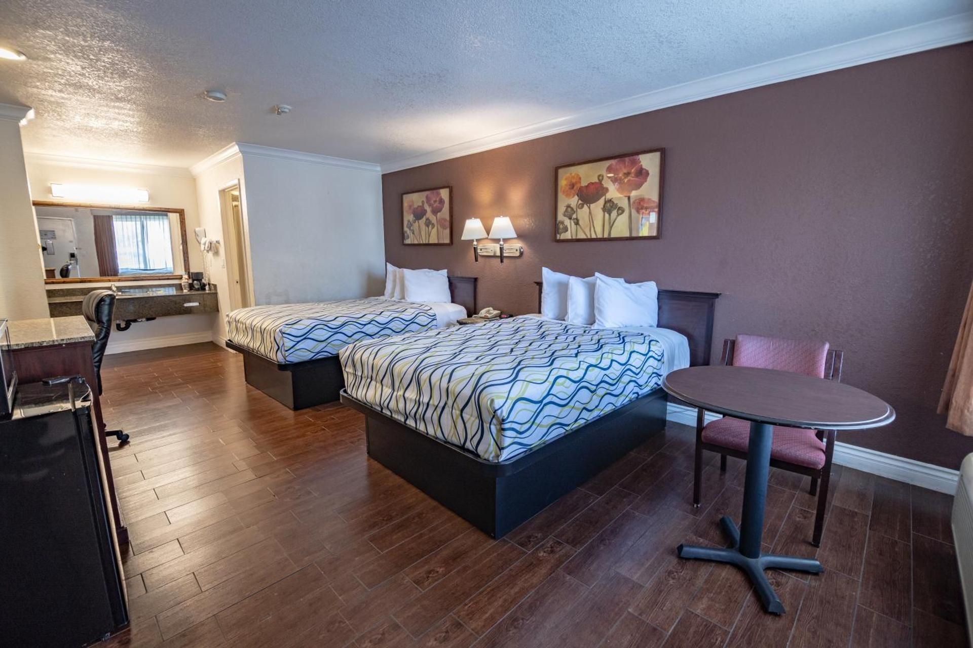 Deluxe Room with Two Double Beds - Non Smoking