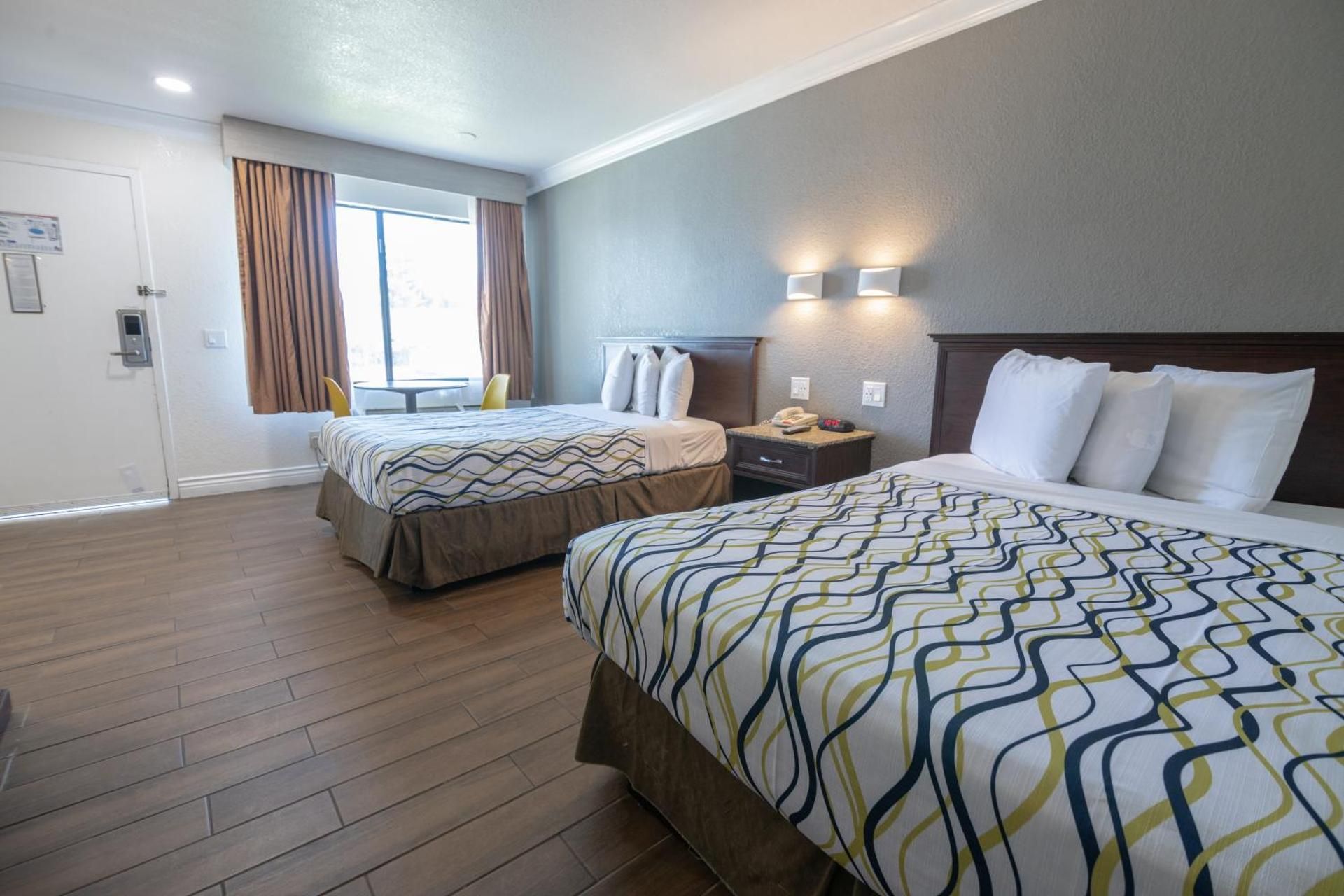 Deluxe Room with Two Double Beds - Non Smoking